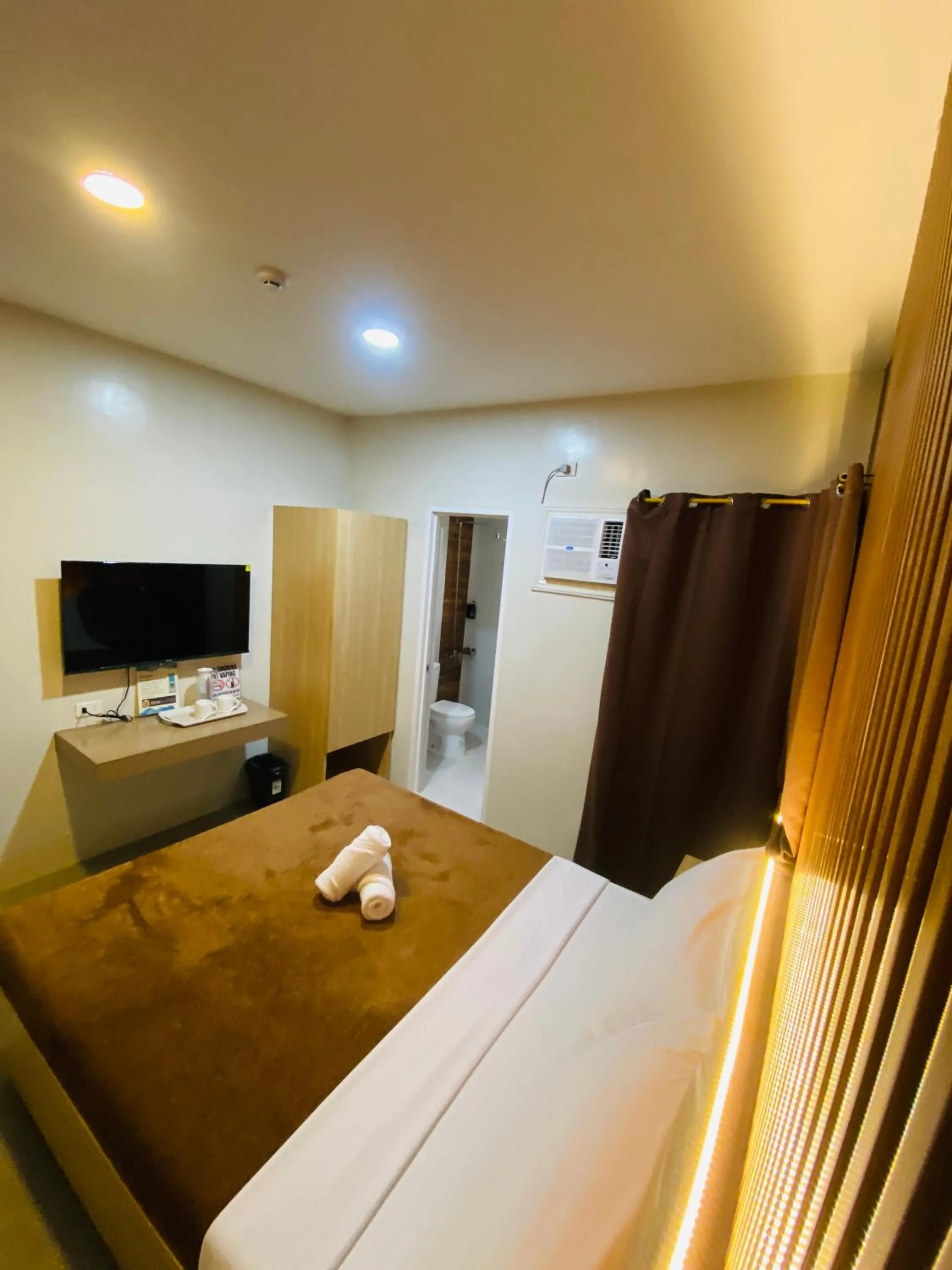 Bed in ZenSuites Hotel Tacloban