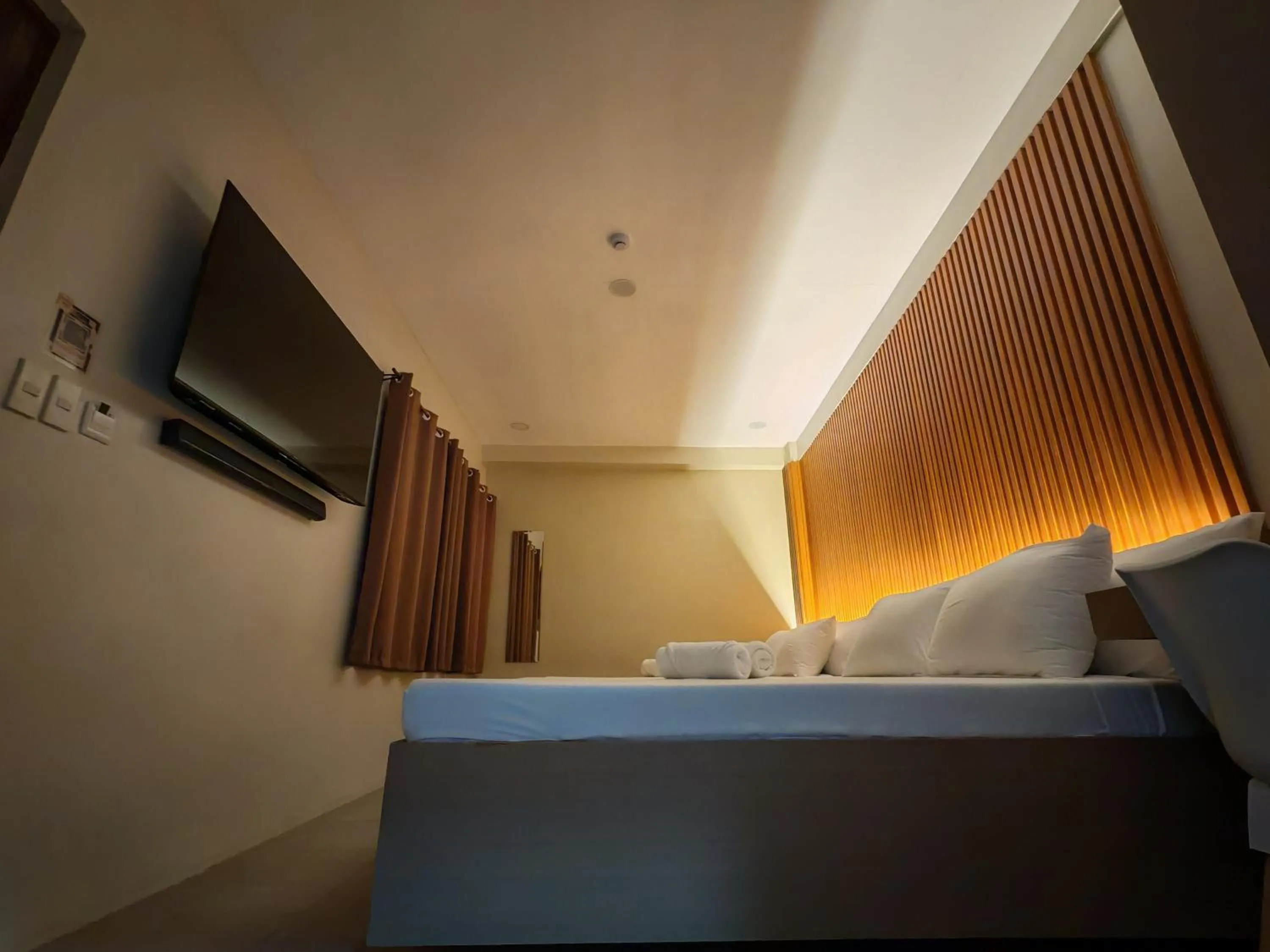 Bedroom, Bed in ZenSuites Hotel Tacloban