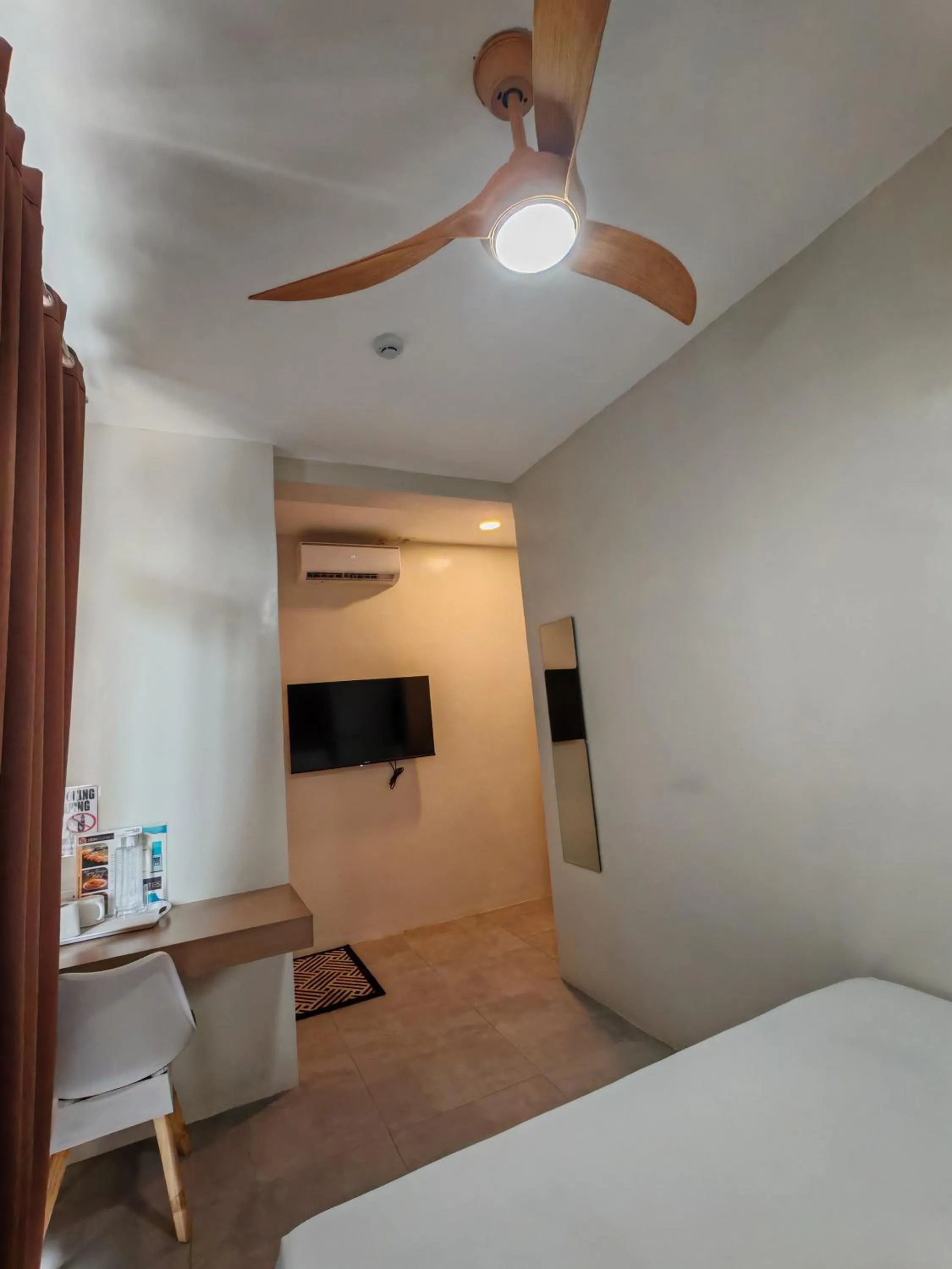 TV and multimedia, Bed in ZenSuites Hotel Tacloban