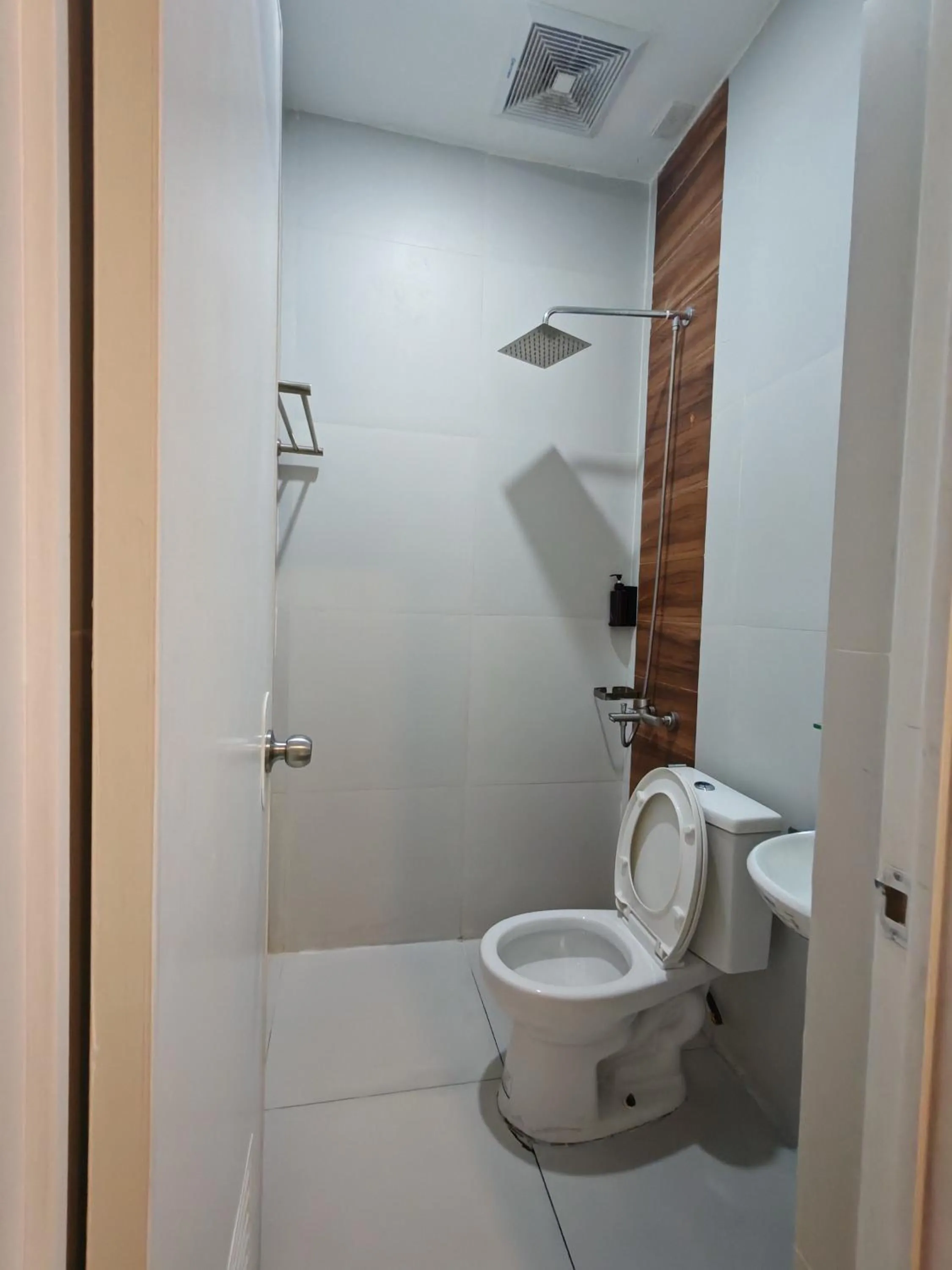 Bathroom in ZenSuites Hotel Tacloban