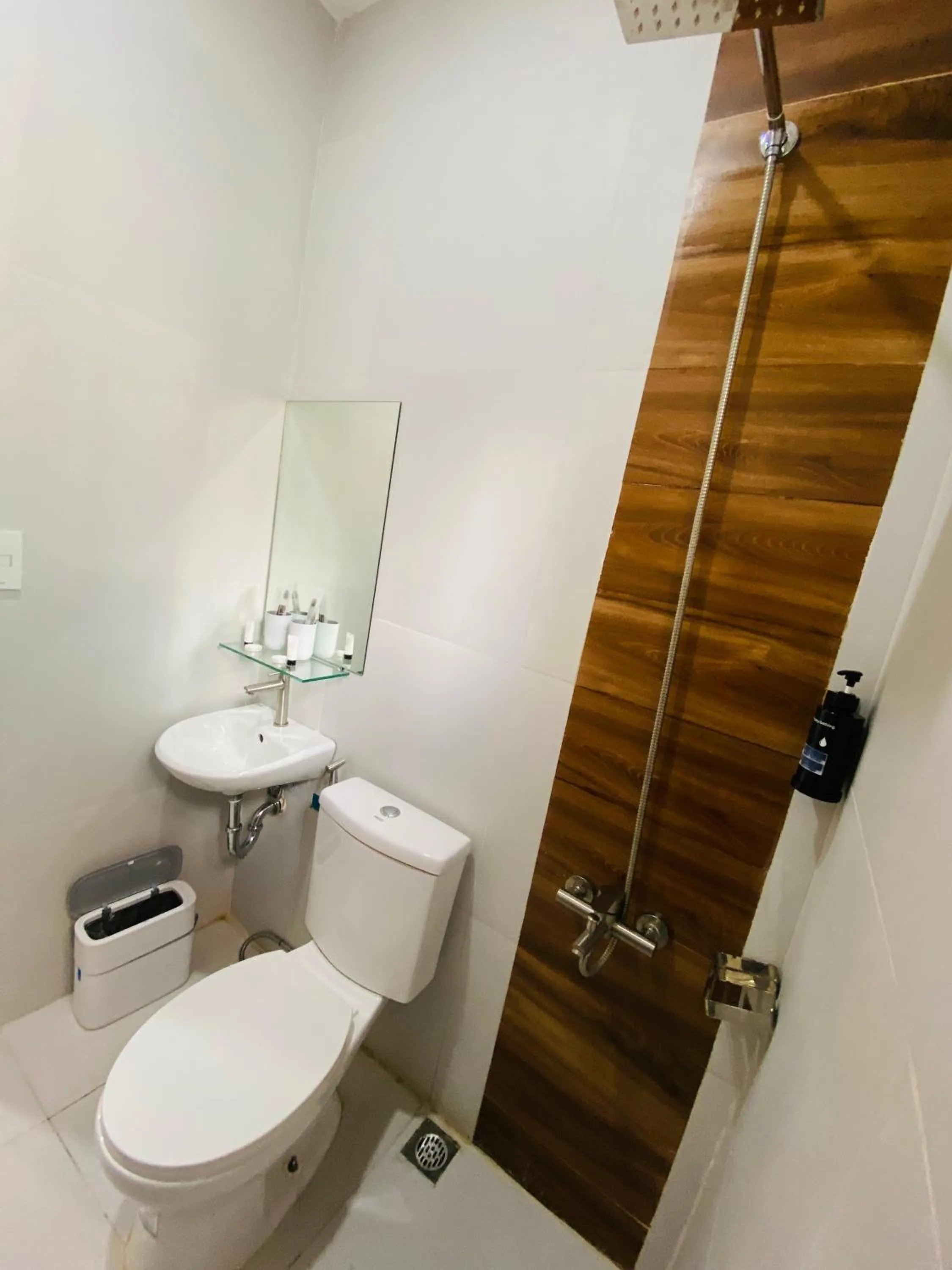 Shower in ZenSuites Hotel Tacloban