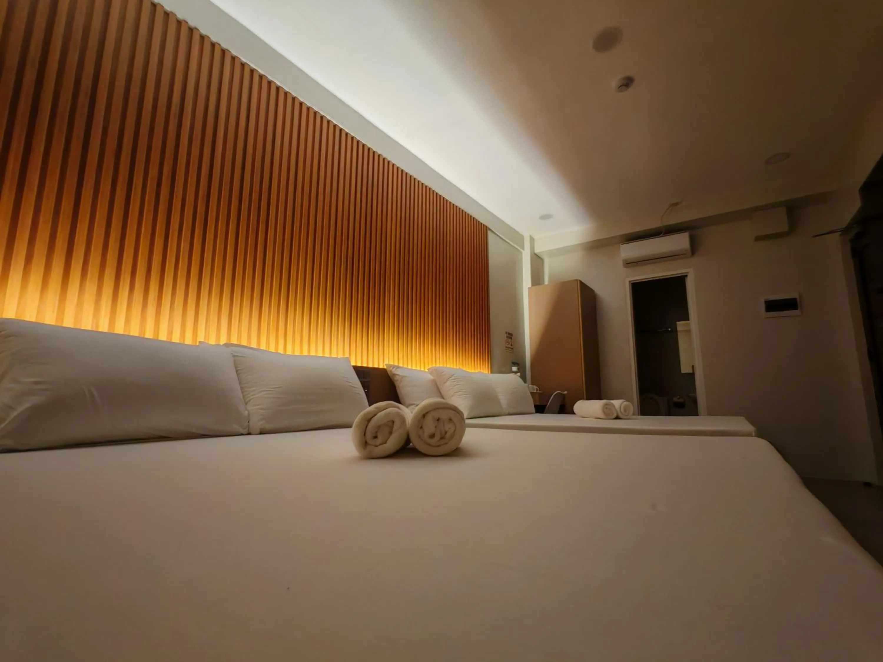 Bedroom, Bed in ZenSuites Hotel Tacloban