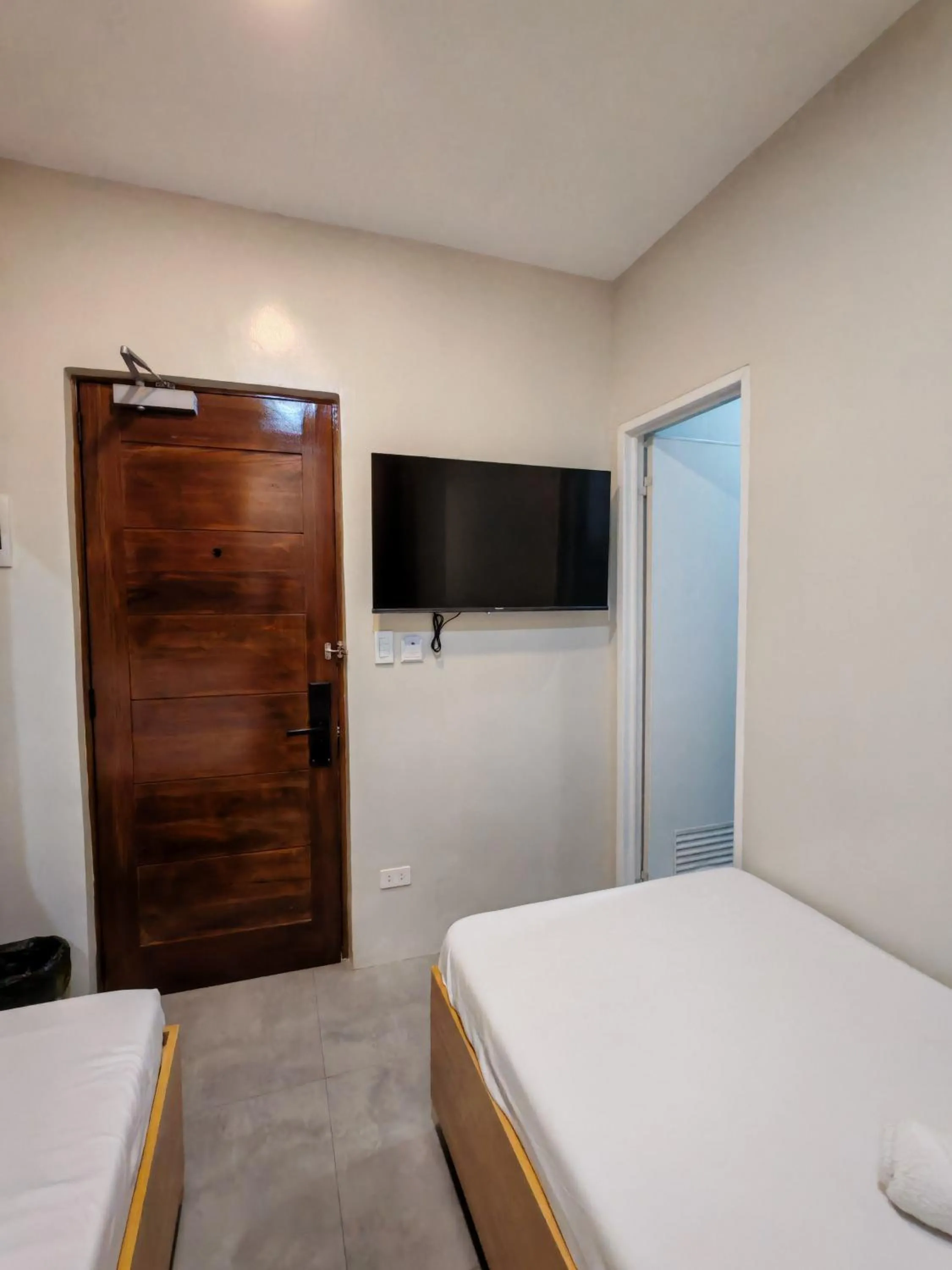 TV and multimedia, Bed in ZenSuites Hotel Tacloban