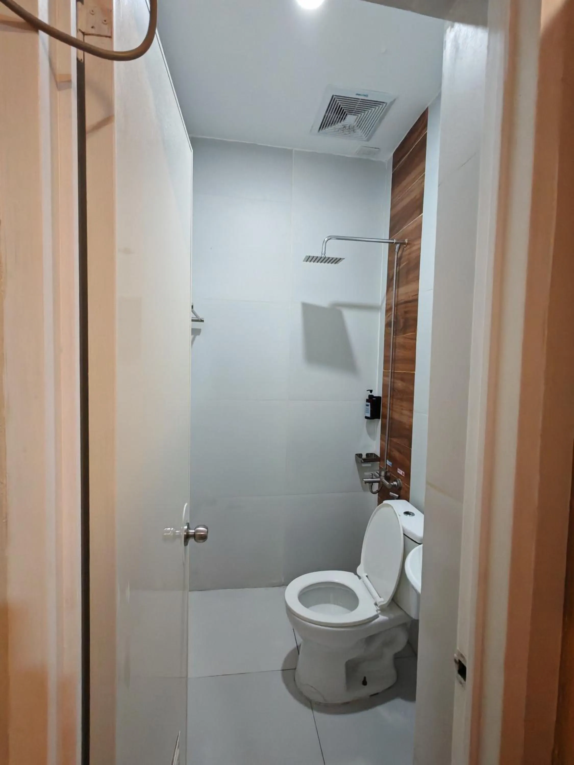 Bathroom in ZenSuites Hotel Tacloban