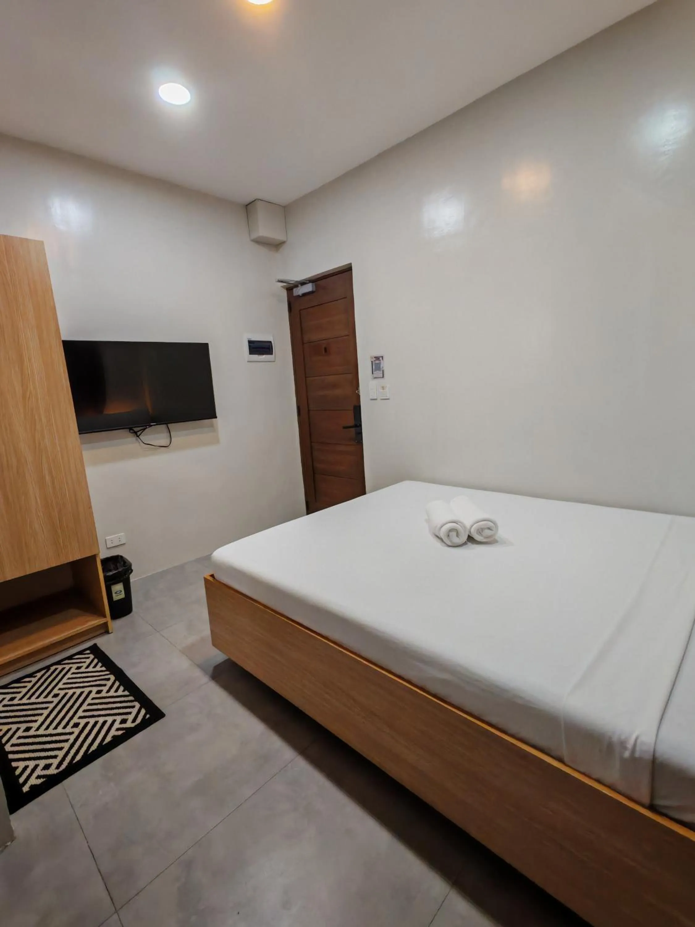 TV and multimedia, Bed in ZenSuites Hotel Tacloban