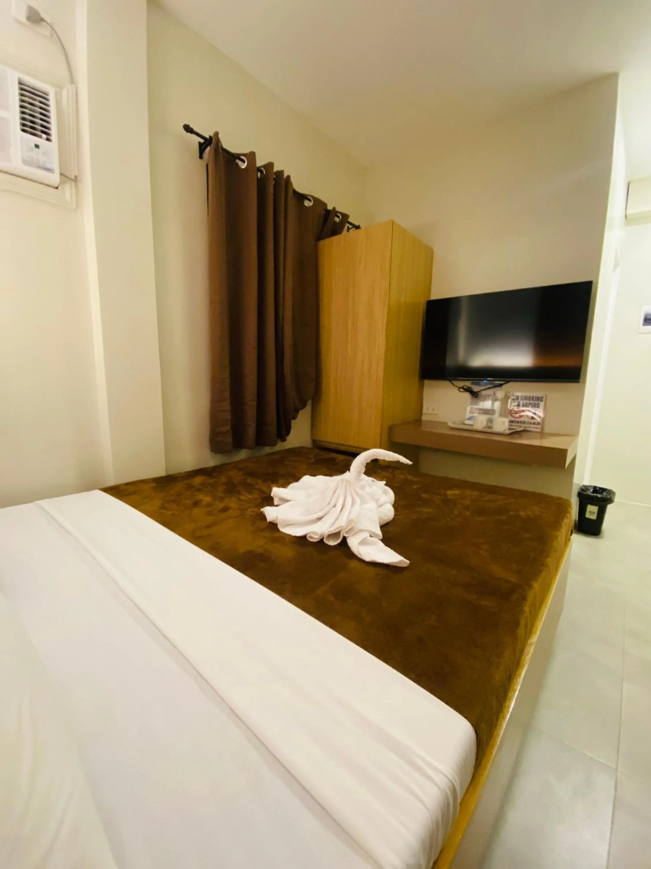 Bed in ZenSuites Hotel Tacloban