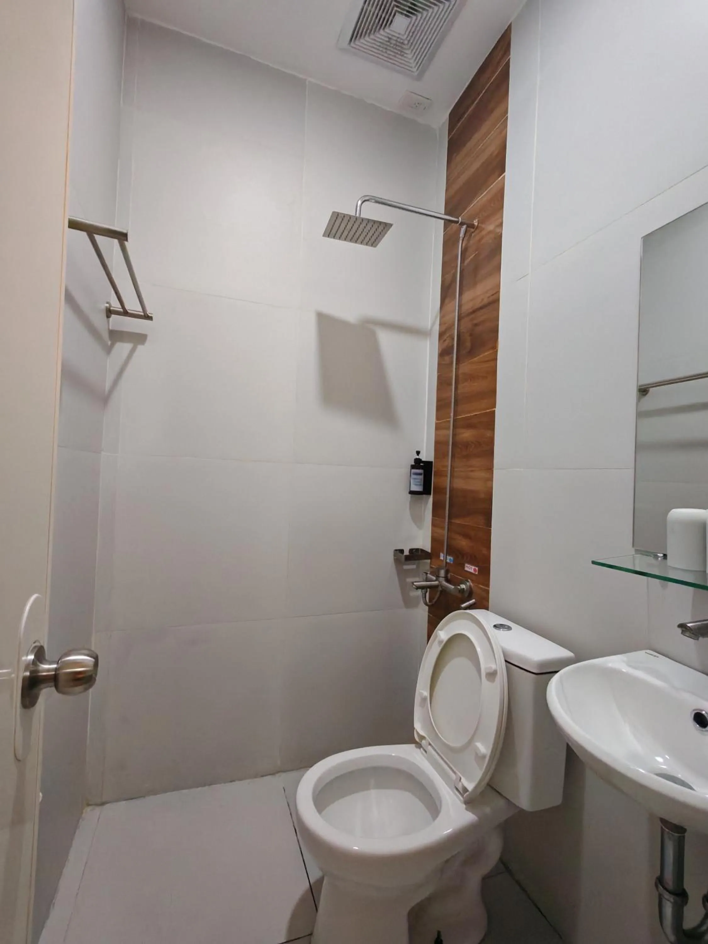 Bathroom in ZenSuites Hotel Tacloban