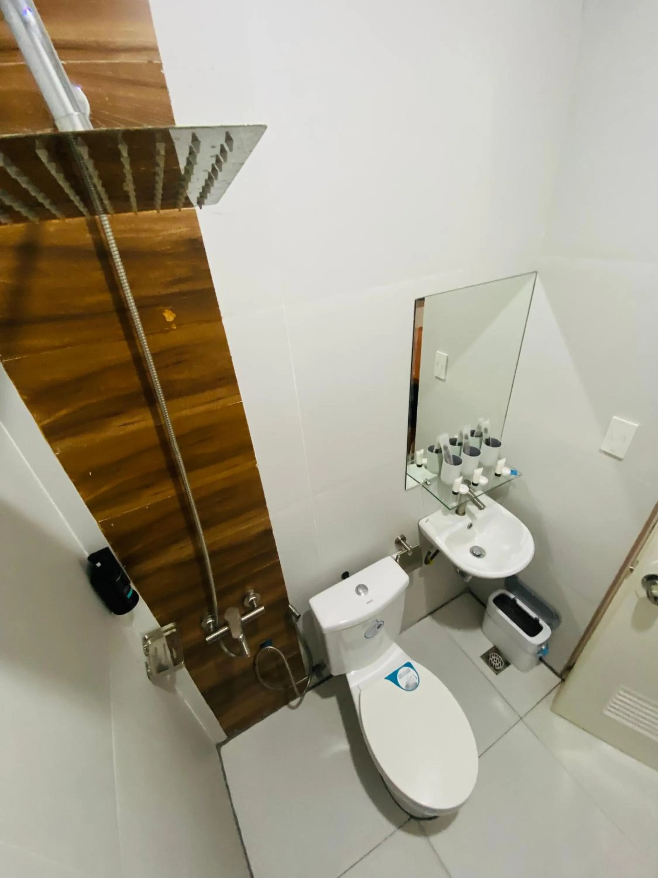 Shower in ZenSuites Hotel Tacloban