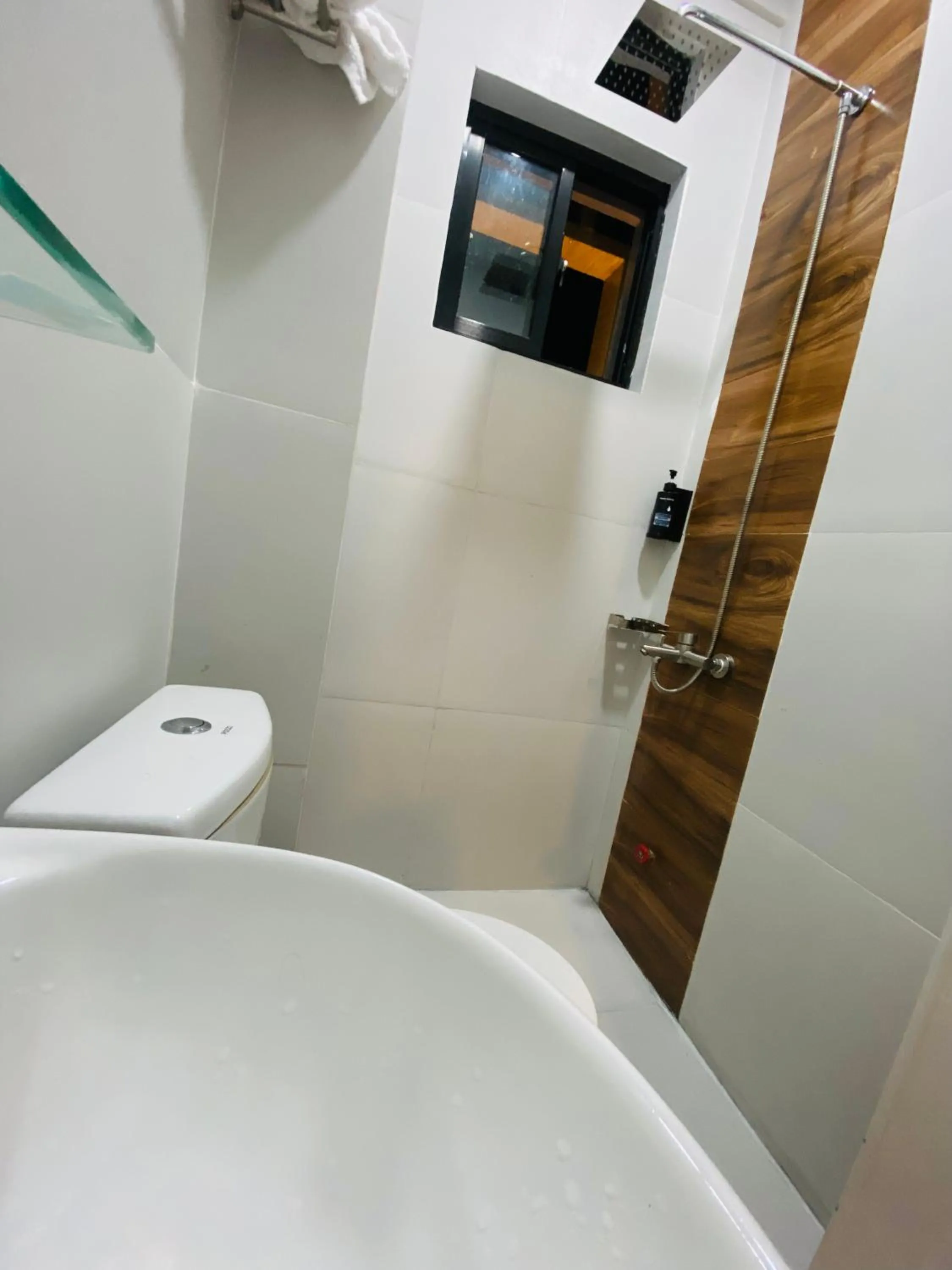 Shower in ZenSuites Hotel Tacloban