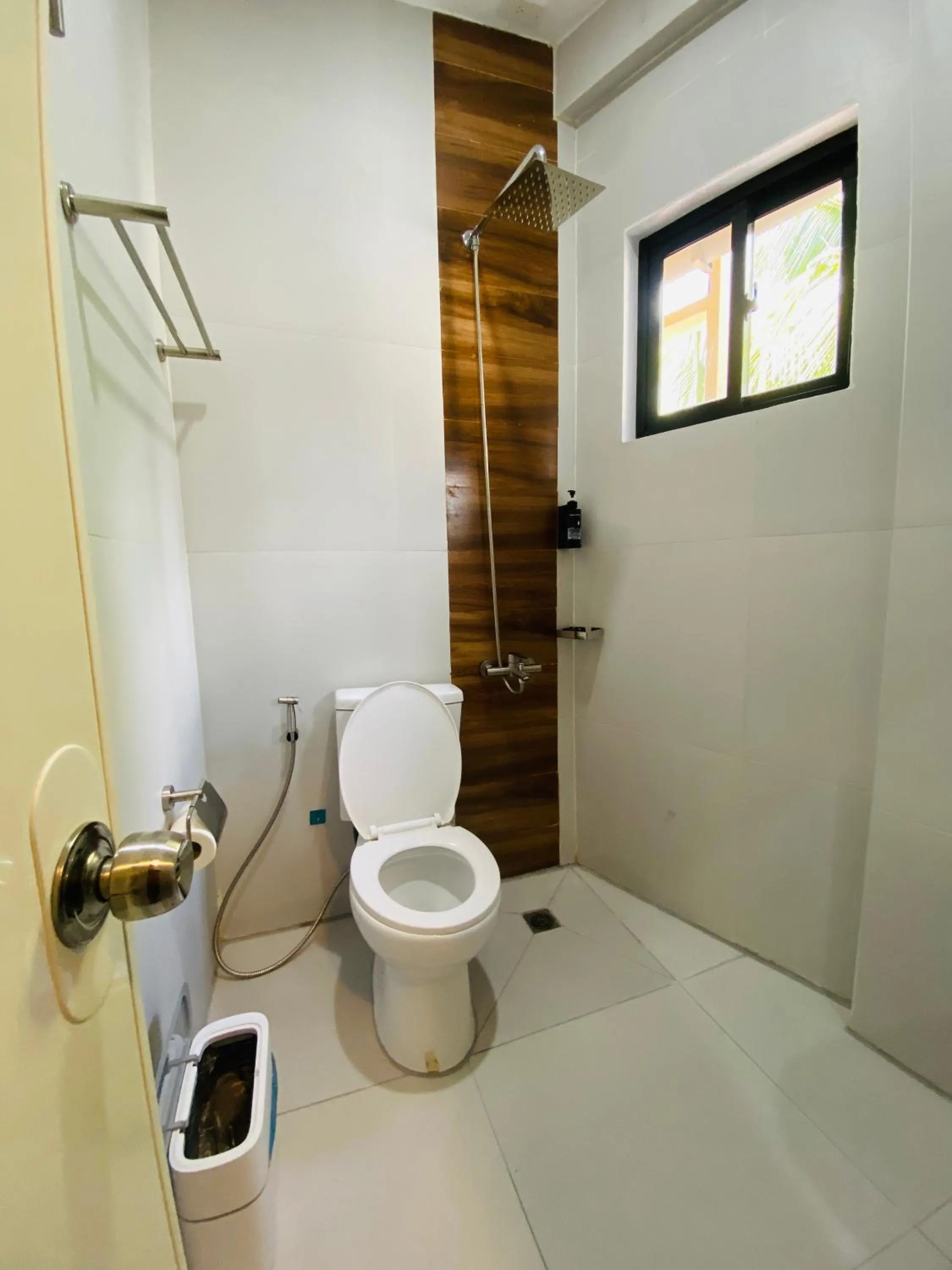 Shower in ZenSuites Hotel Tacloban