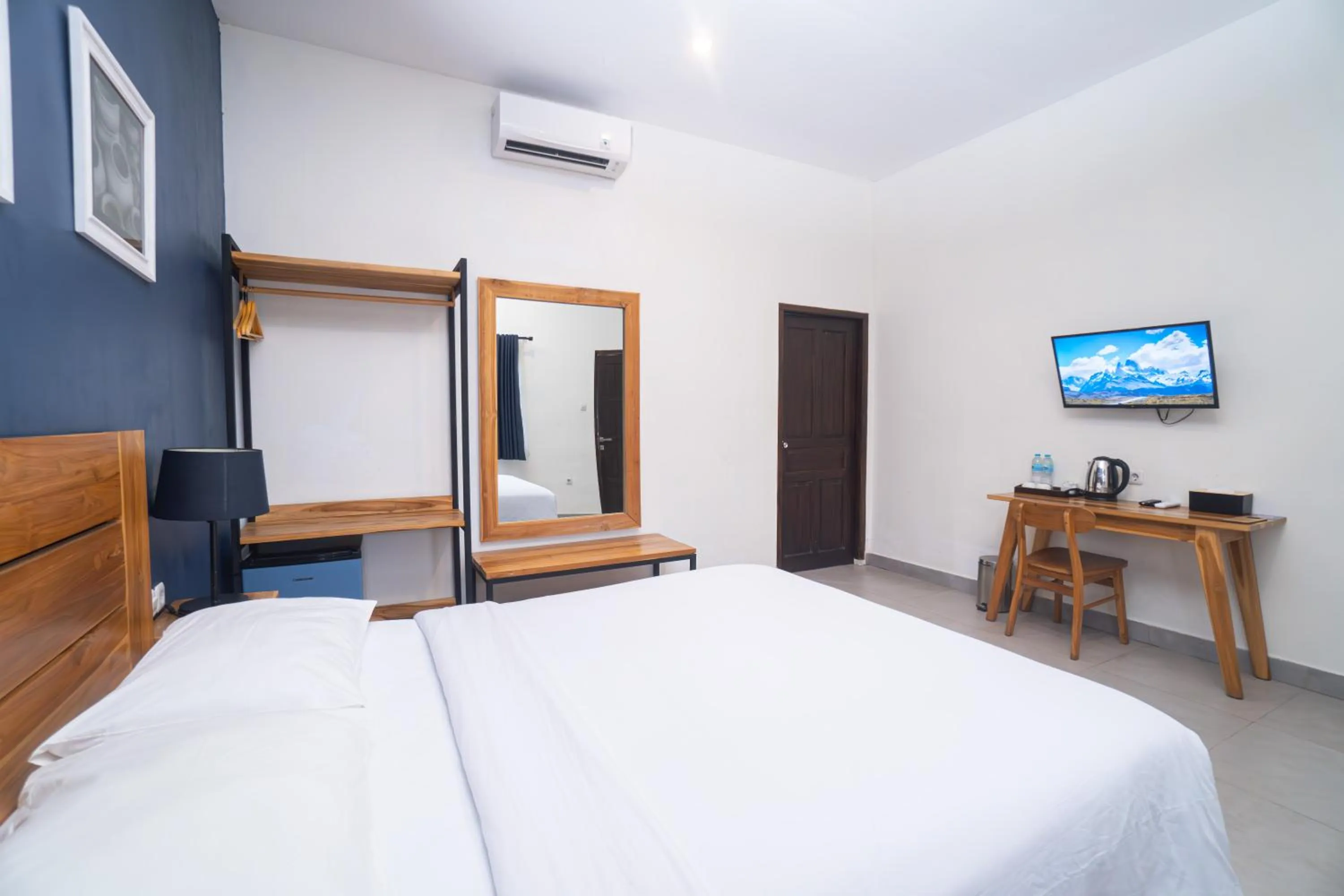 TV and multimedia, Bed in La Casa Jogja