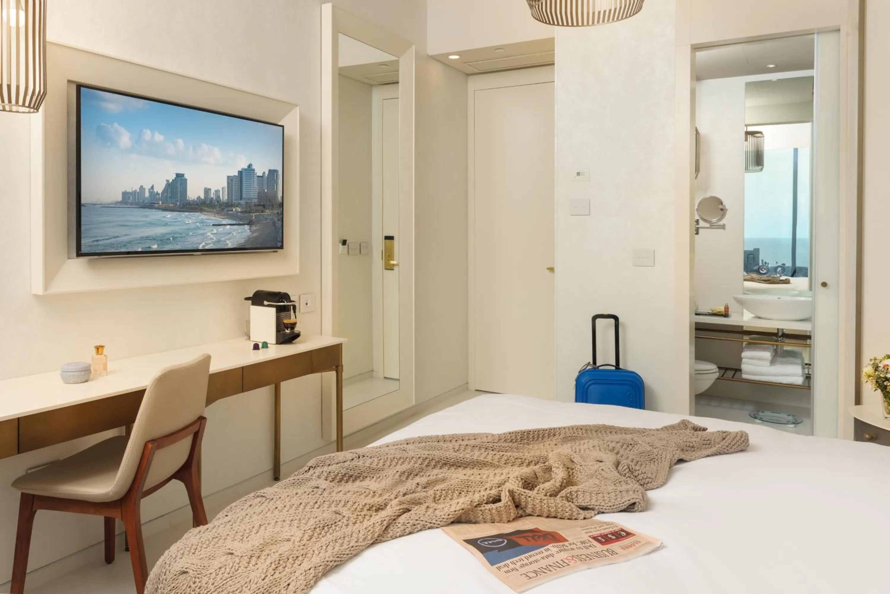 Living room, Bed in Hotel Rothschild 22