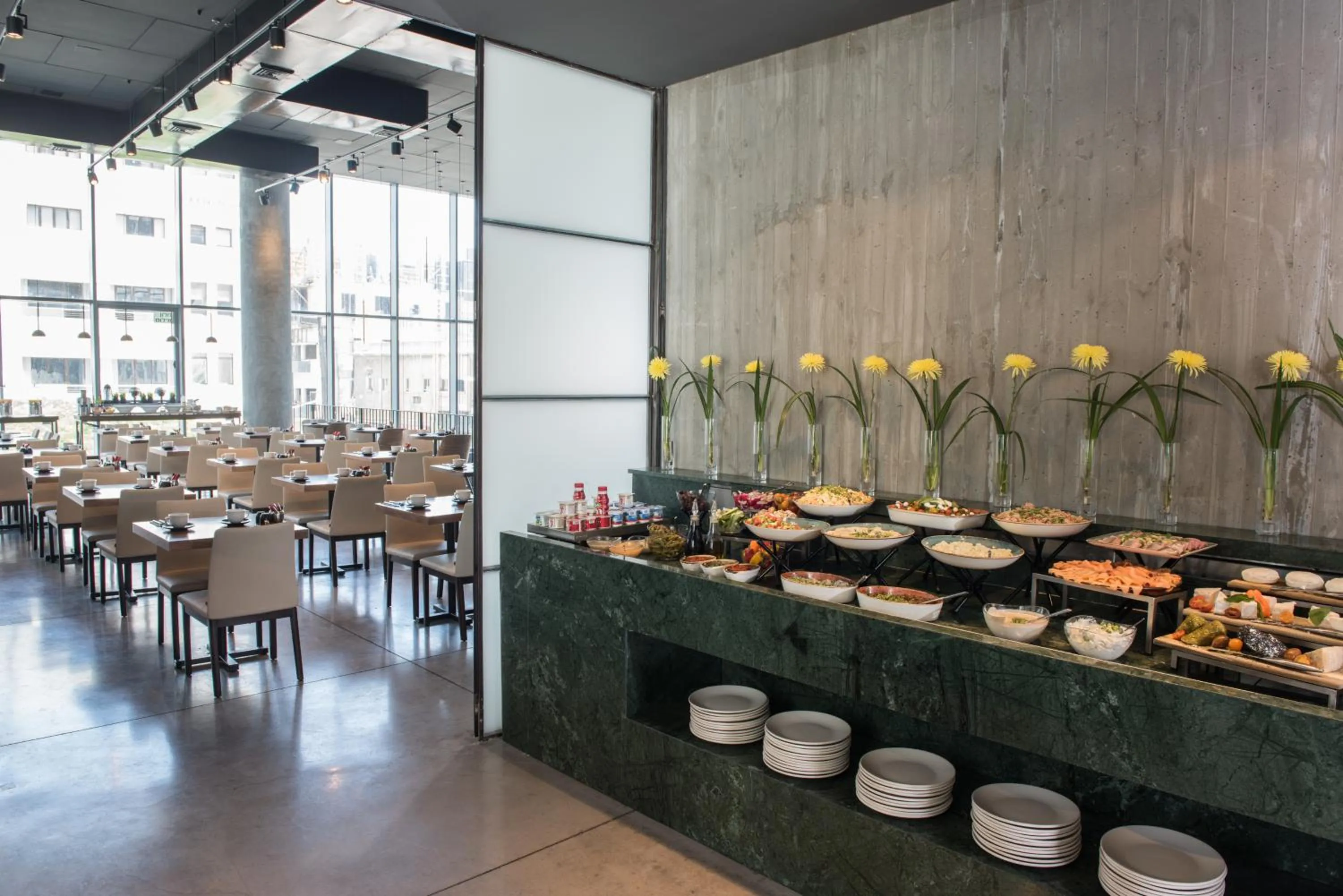 Restaurant/places to eat in Hotel Rothschild 22