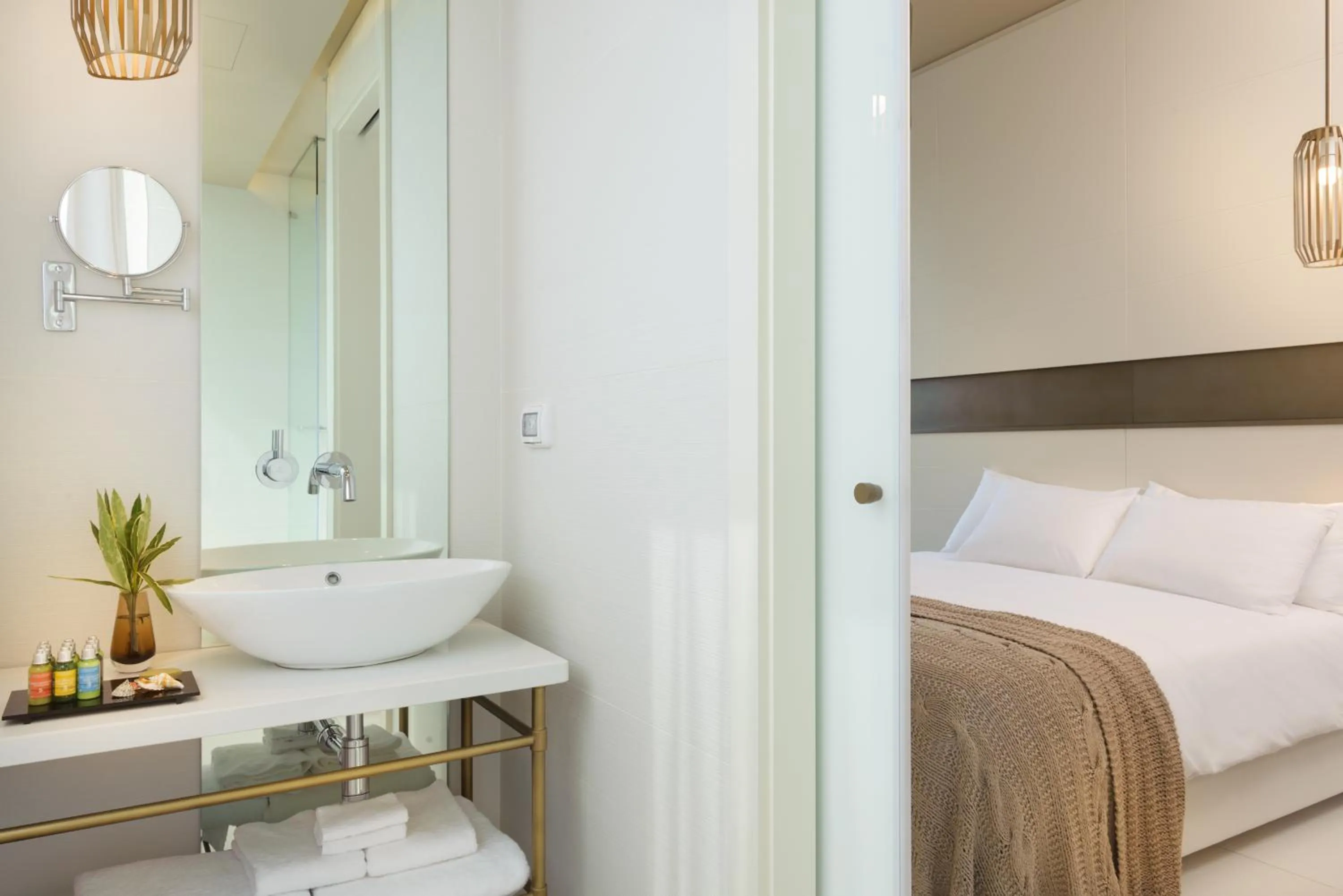 Bathroom, Bed in Hotel Rothschild 22