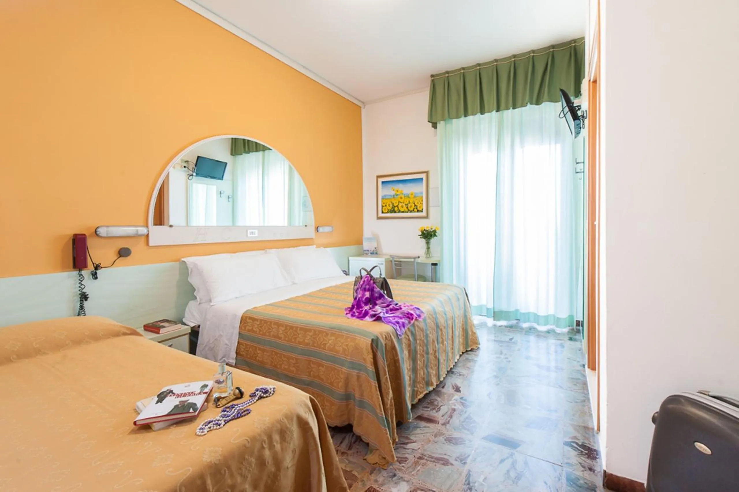 Photo of the whole room, Bed in Hotel Cannes