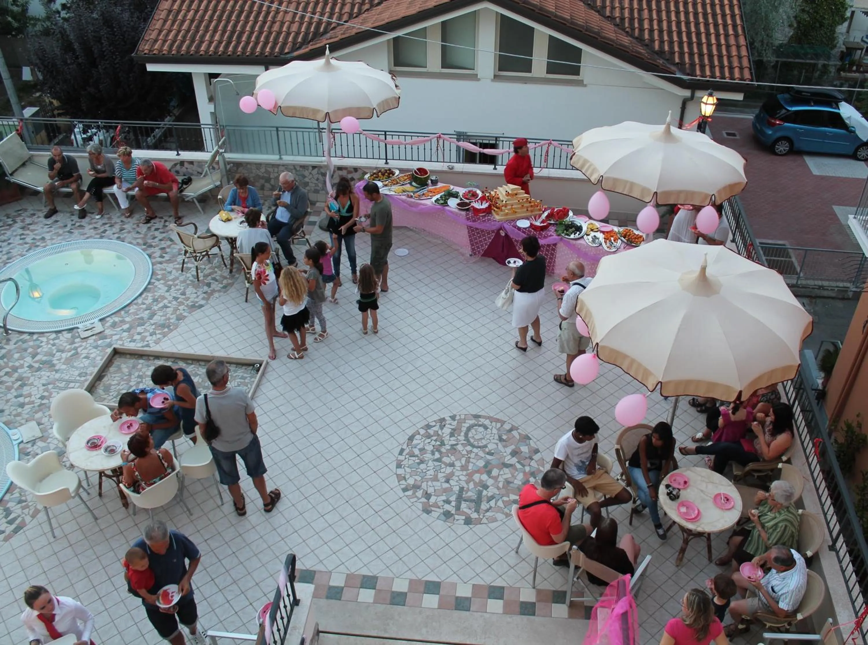 Entertainment in Hotel Cannes