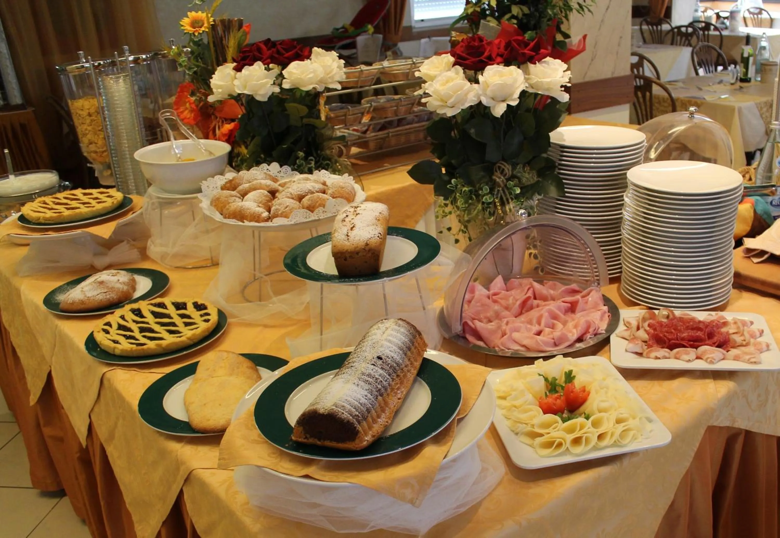 Restaurant/places to eat in Hotel Cannes