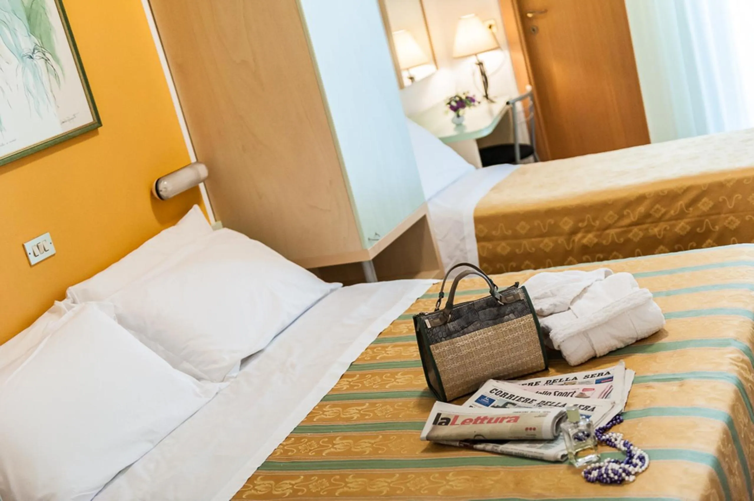 Photo of the whole room, Bed in Hotel Cannes