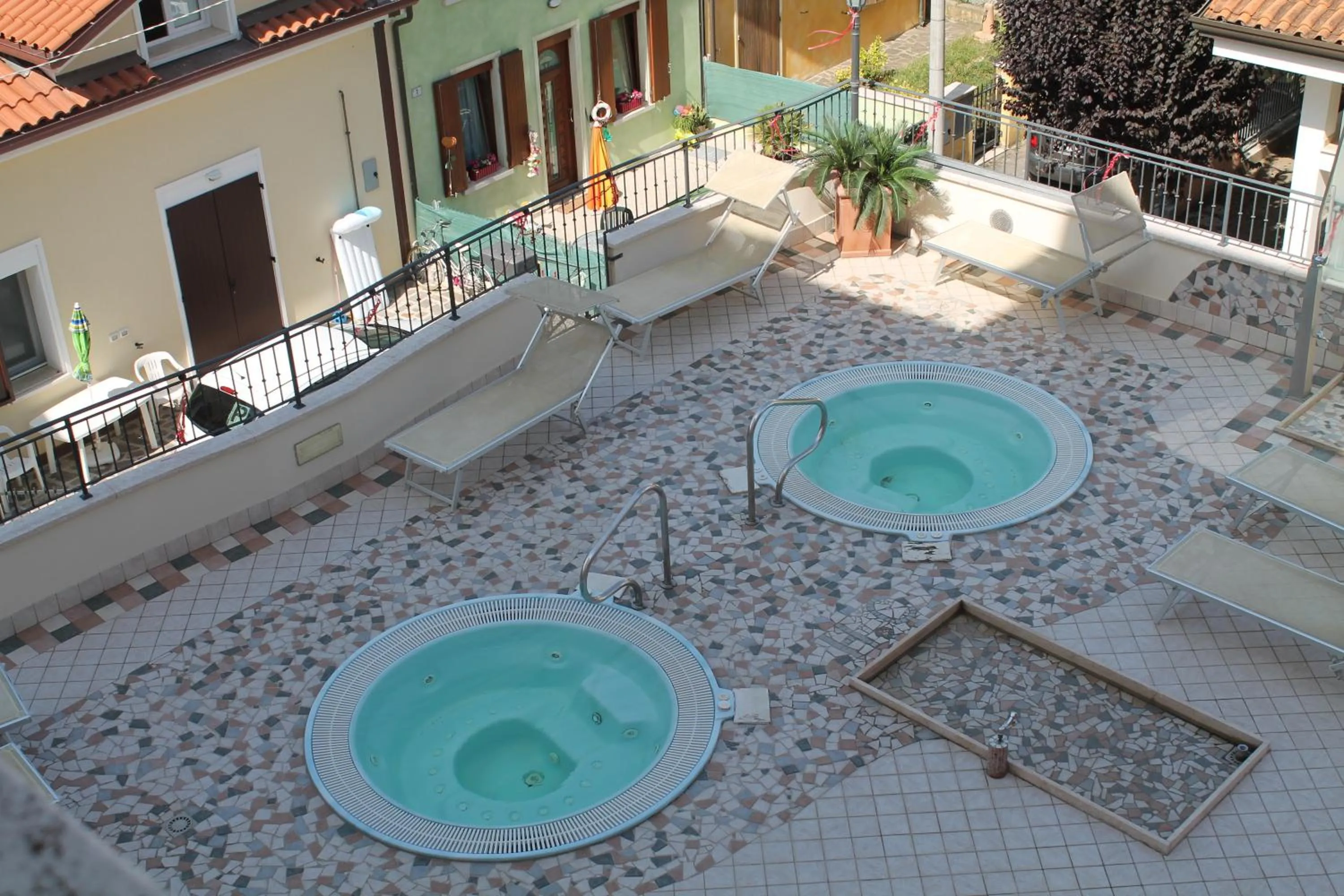Hot Tub in Hotel Cannes