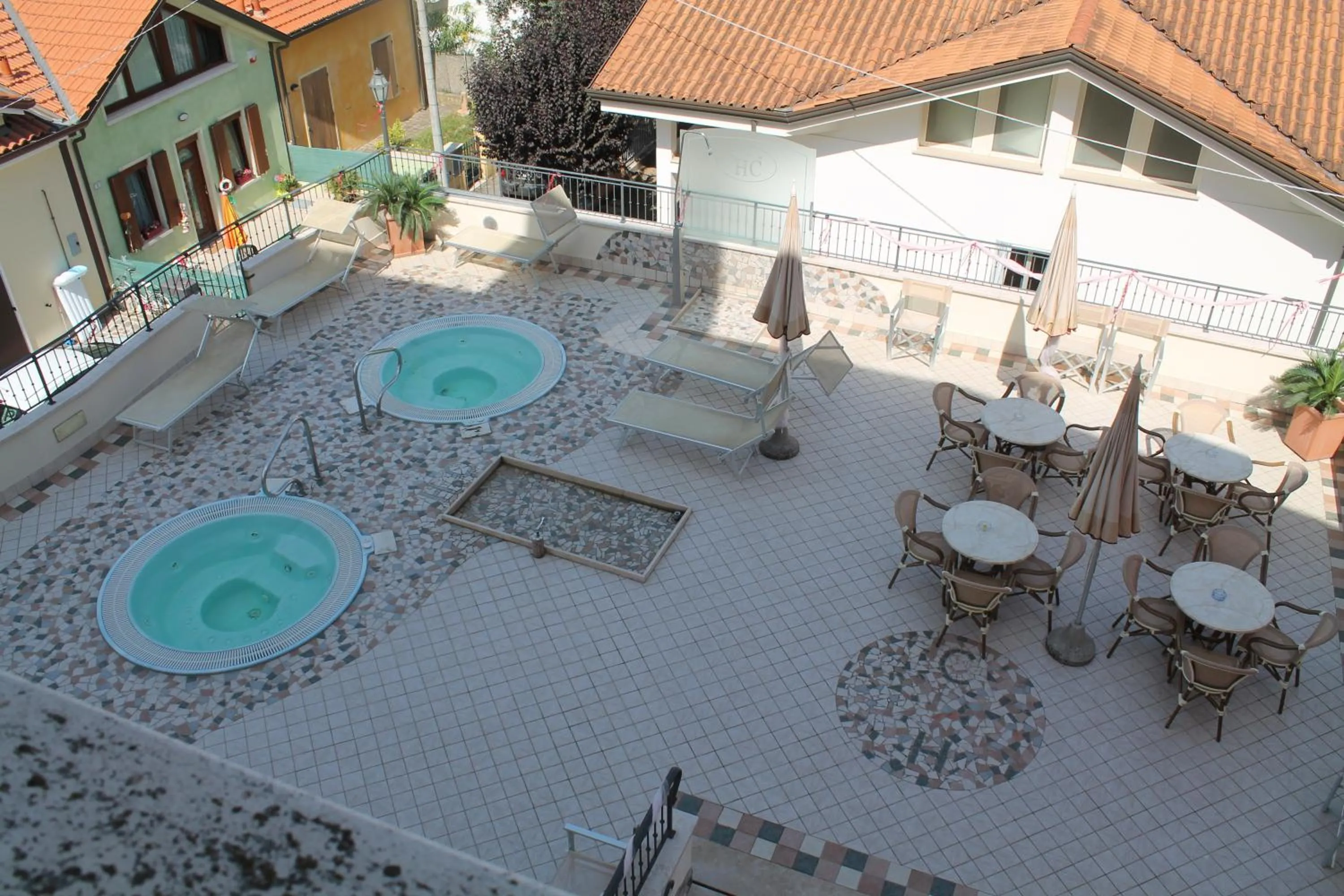 Hot Tub in Hotel Cannes
