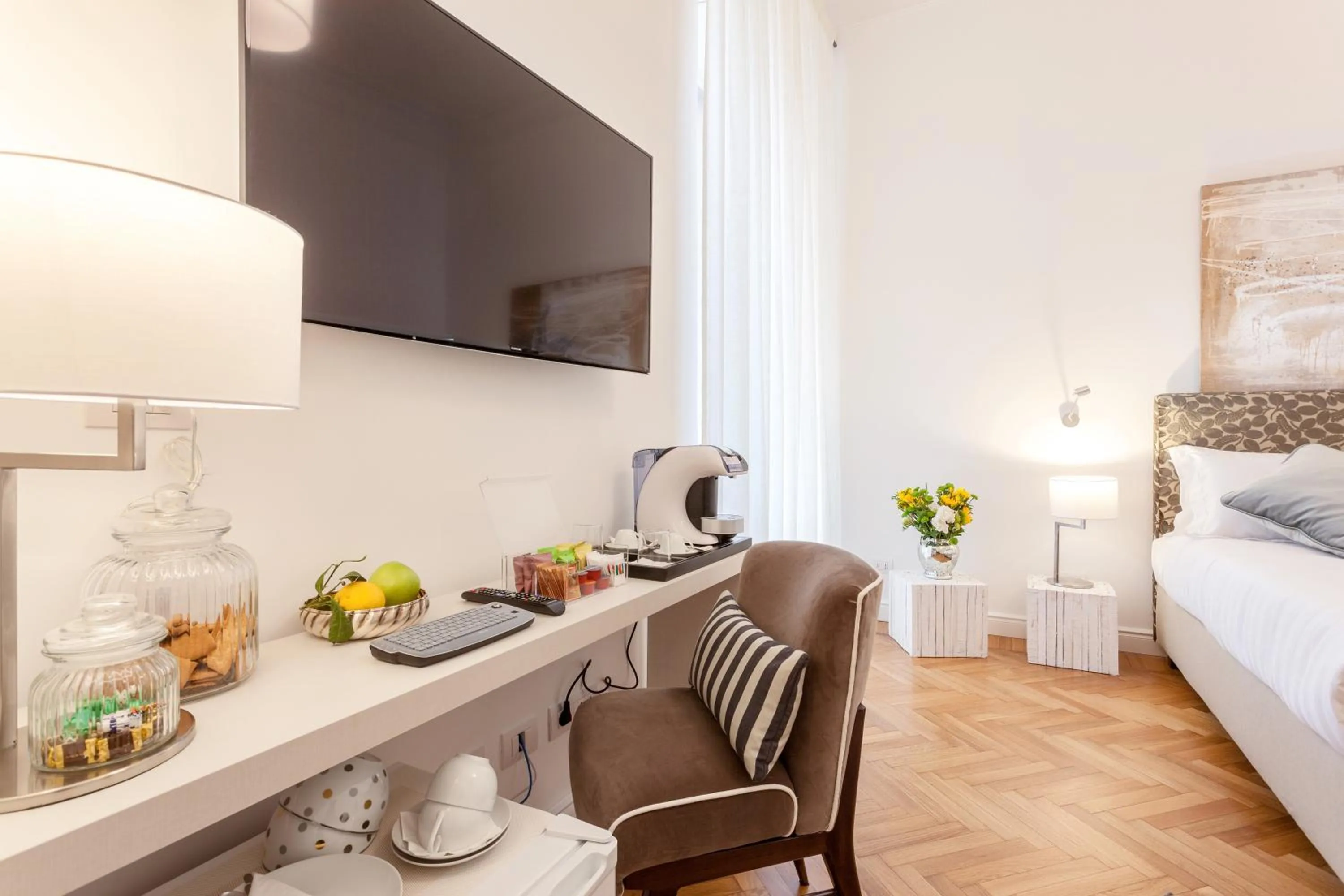 Photo of the whole room, Bed in 504 Corso Suites