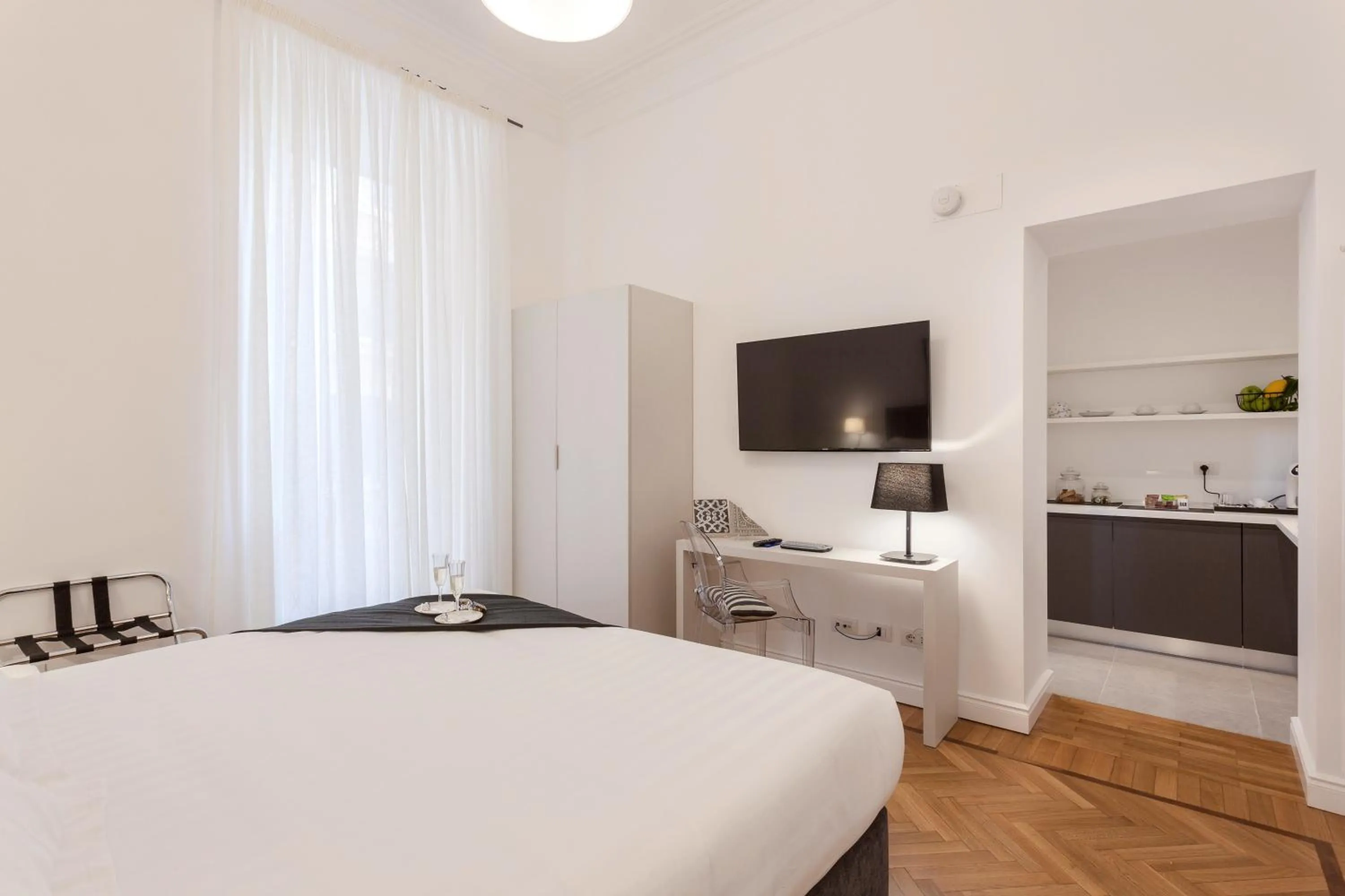 Photo of the whole room, Bed in 504 Corso Suites