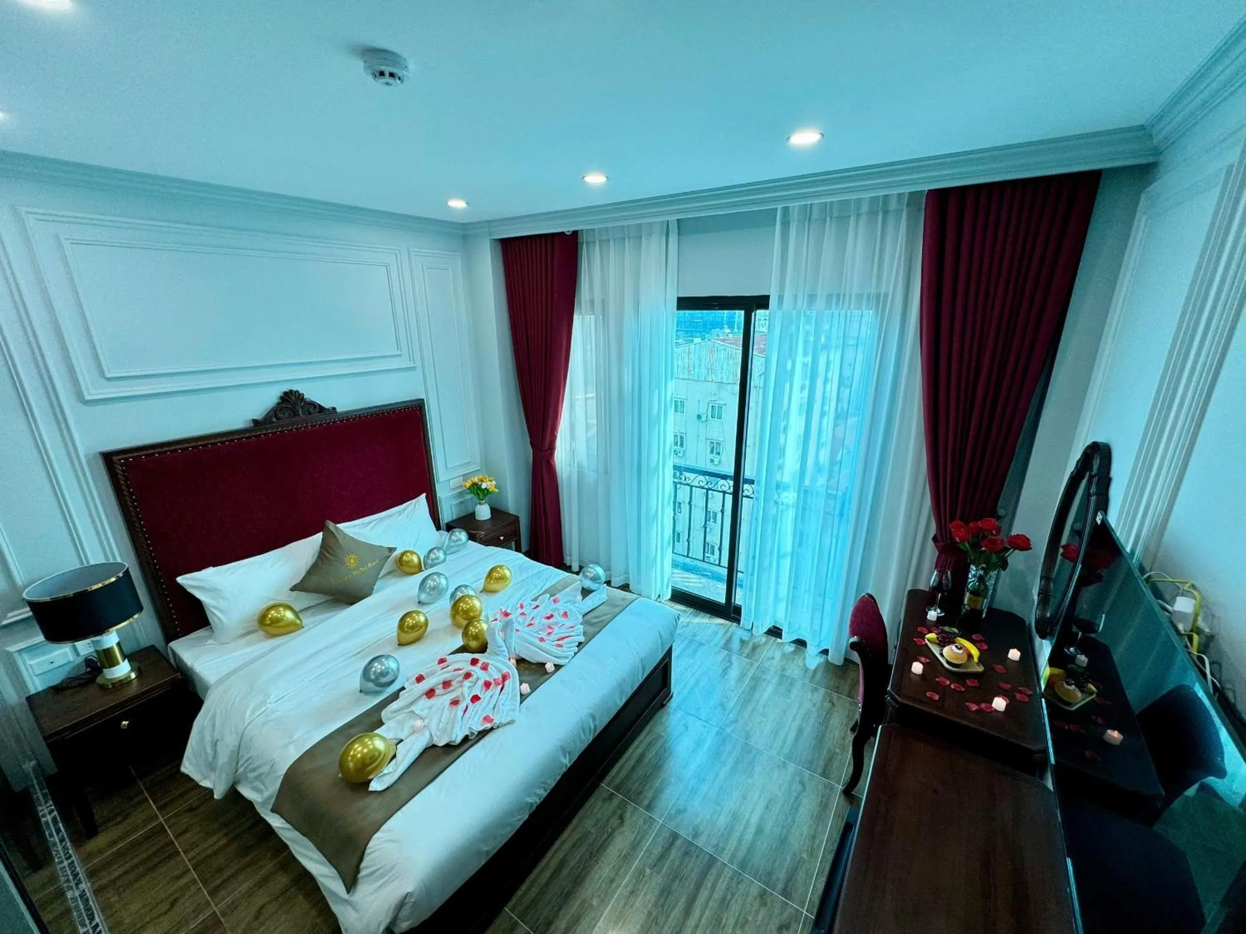 Communal lounge/ TV room, Bed in Luxury Hanoi Hotel