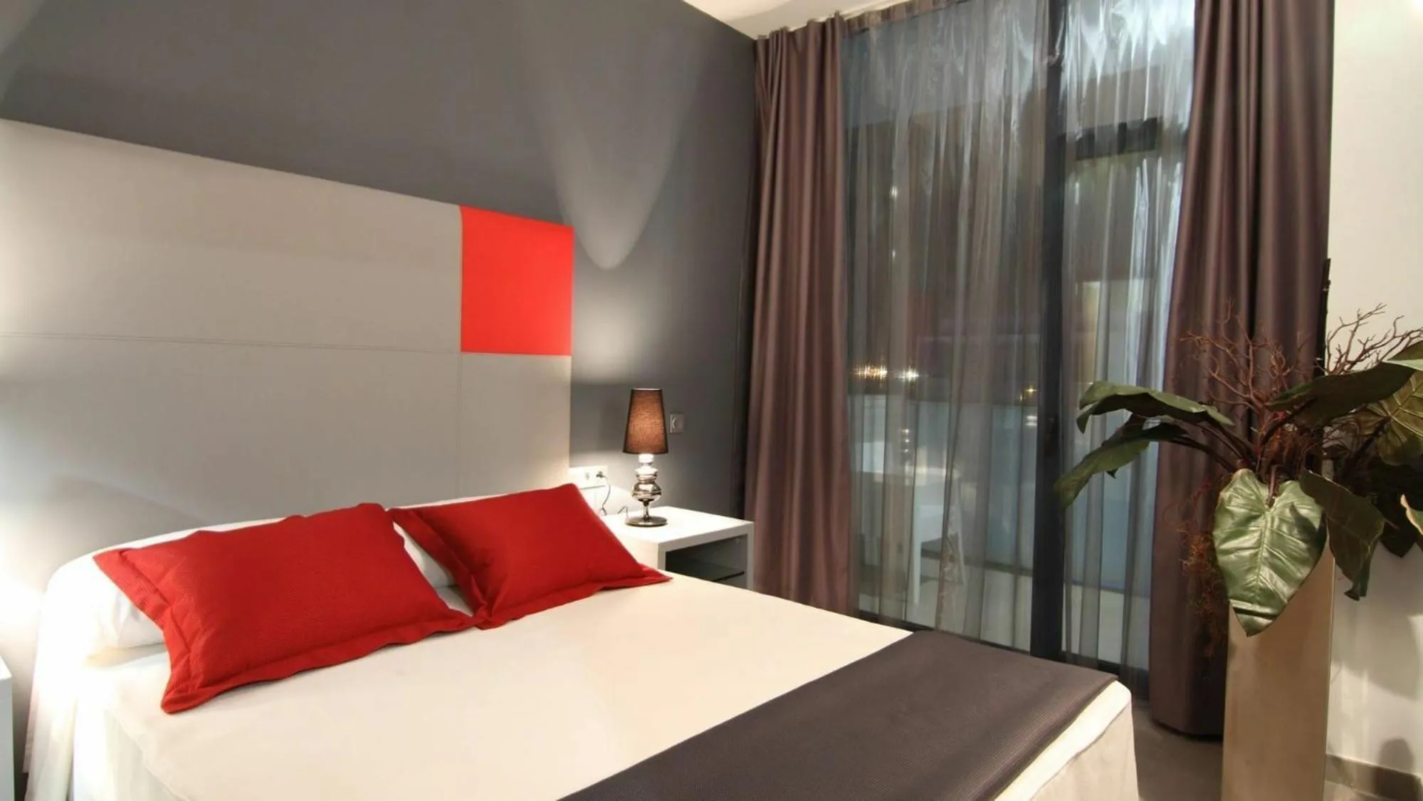 Apolo Suites Rentalmar
