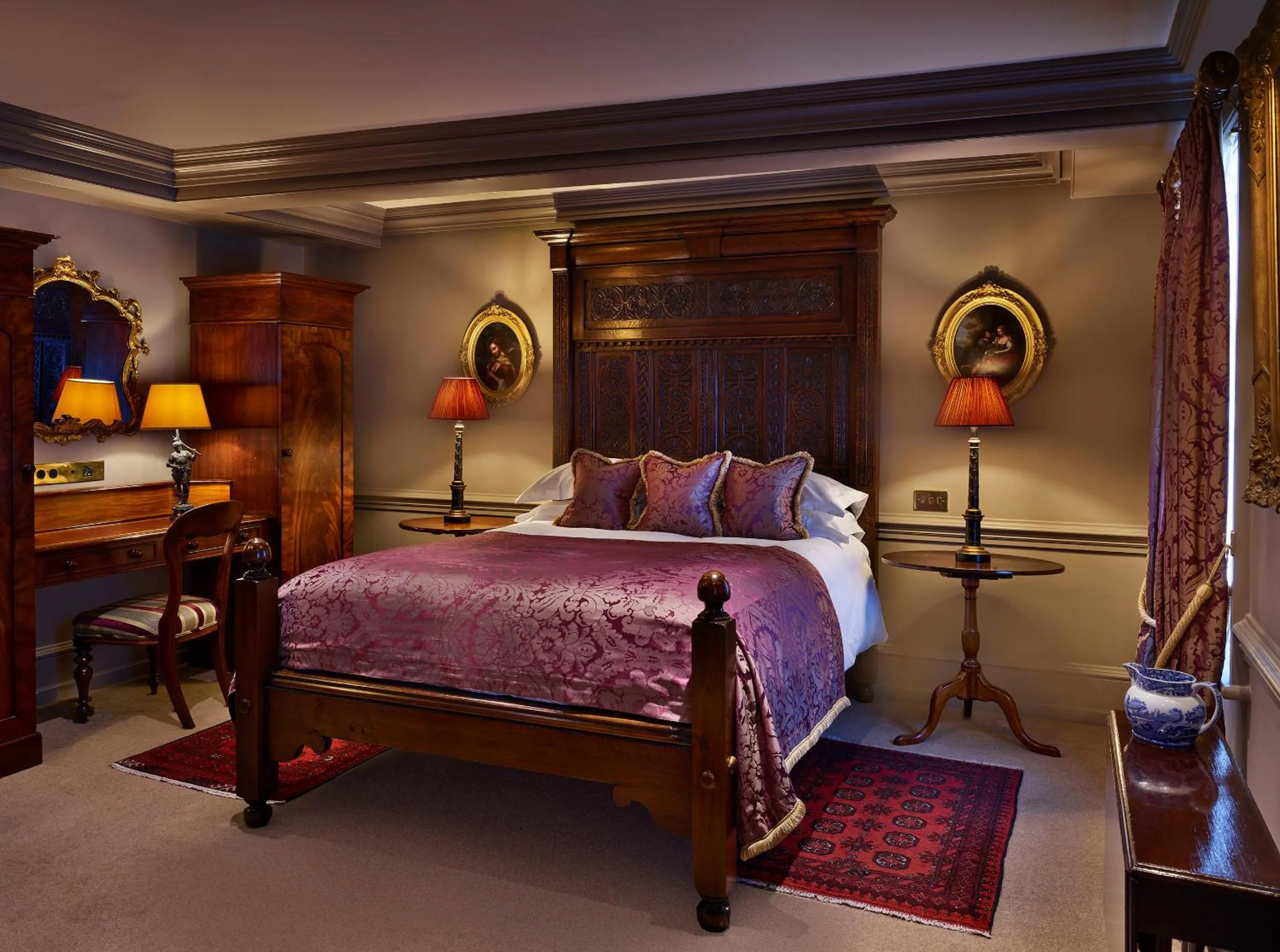 Photo of the whole room, Bed in Batty Langley's