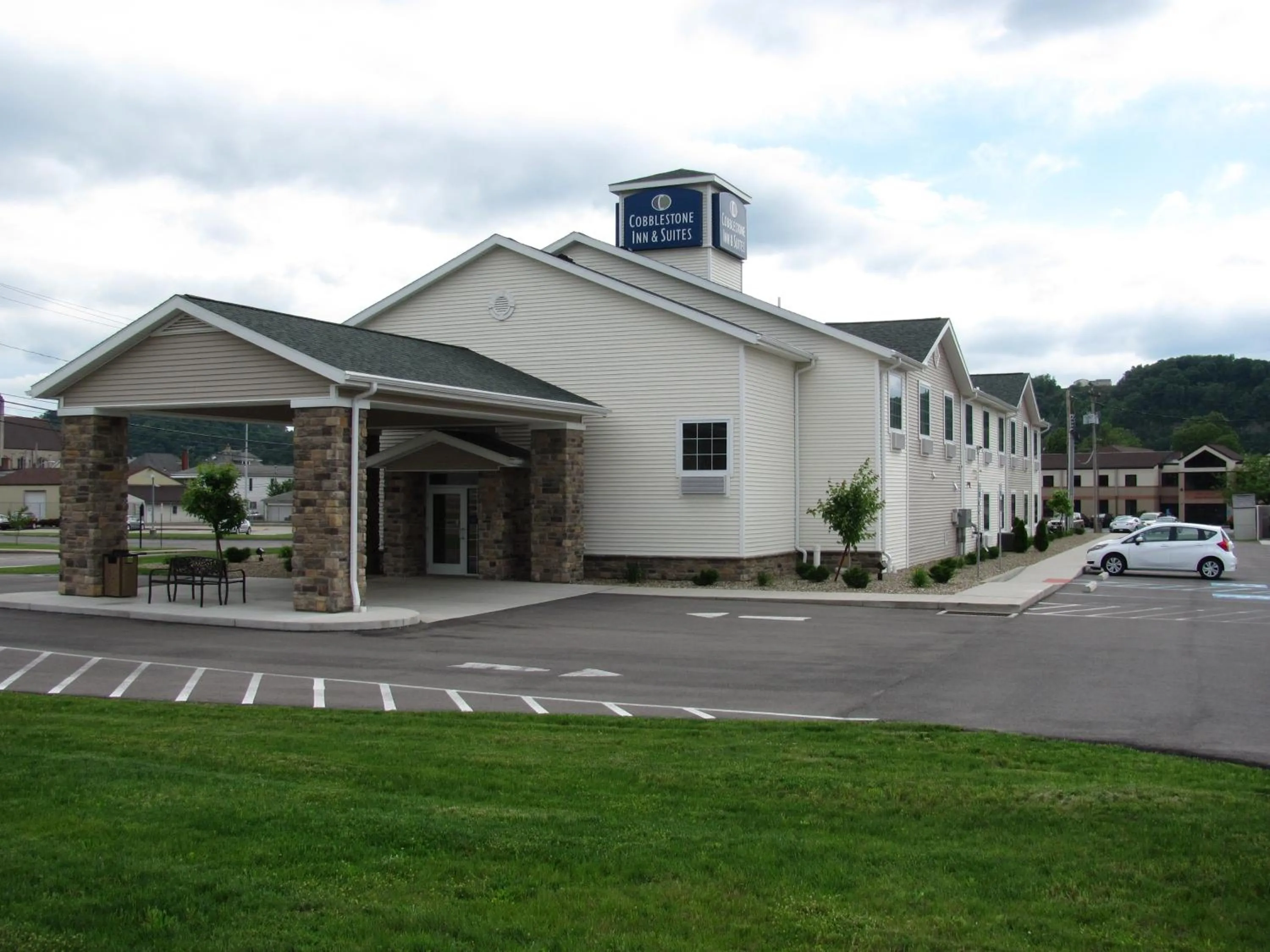 Facade/entrance in Cobblestone Inn & Suites - Ambridge