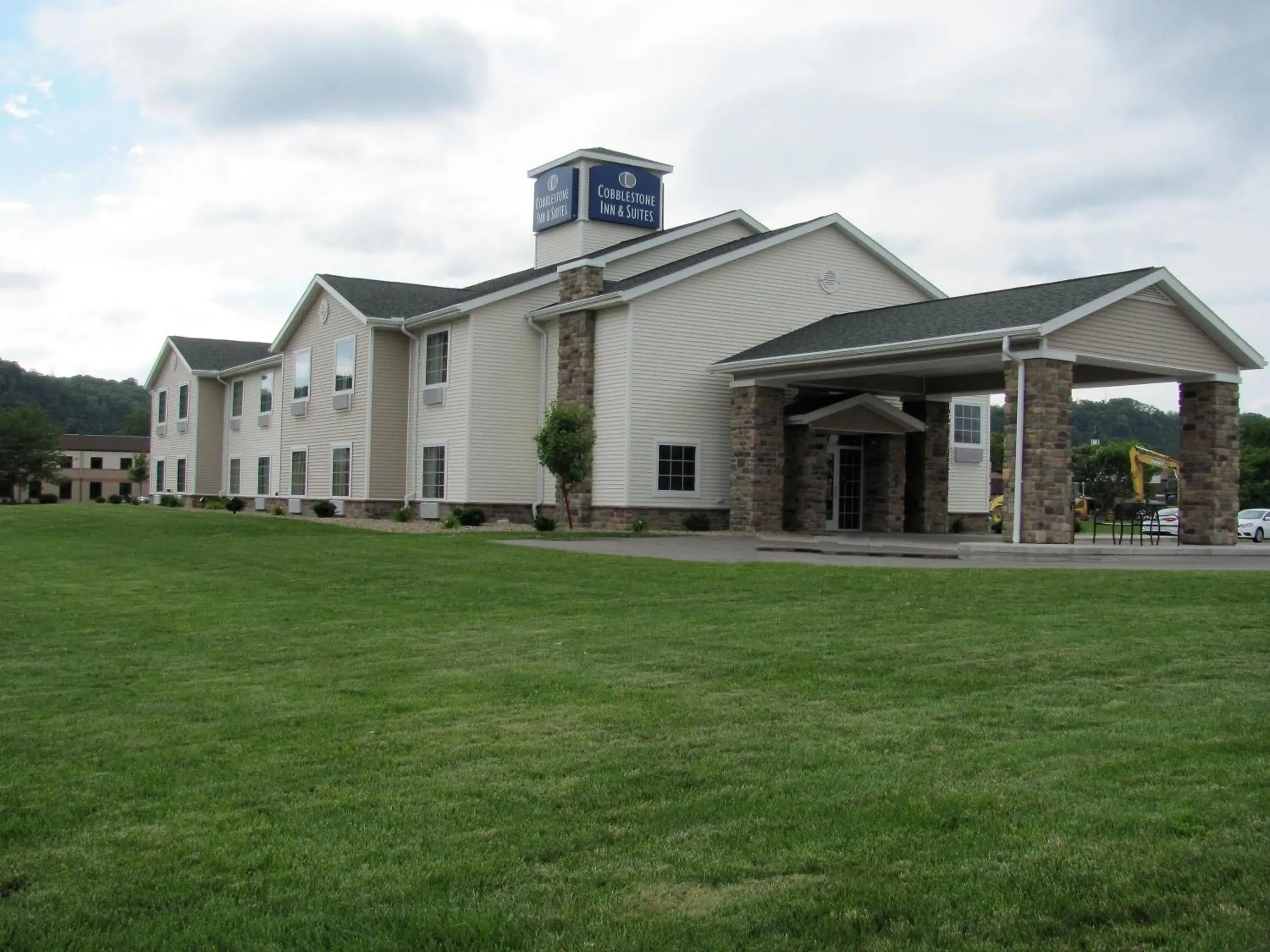 Property building in Cobblestone Inn & Suites - Ambridge Property building in Cobblestone Inn & Suites - Ambridge