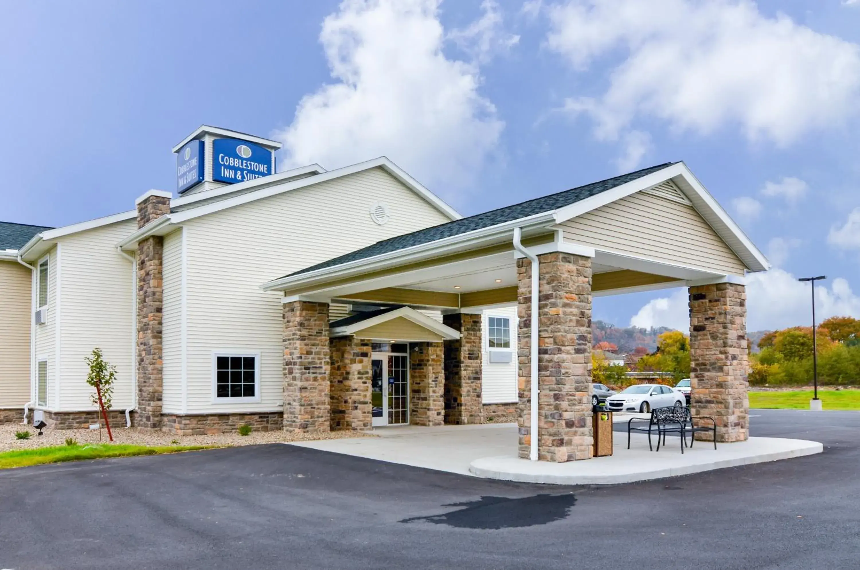 Property building in Cobblestone Inn & Suites - Ambridge Property building in Cobblestone Inn & Suites - Ambridge