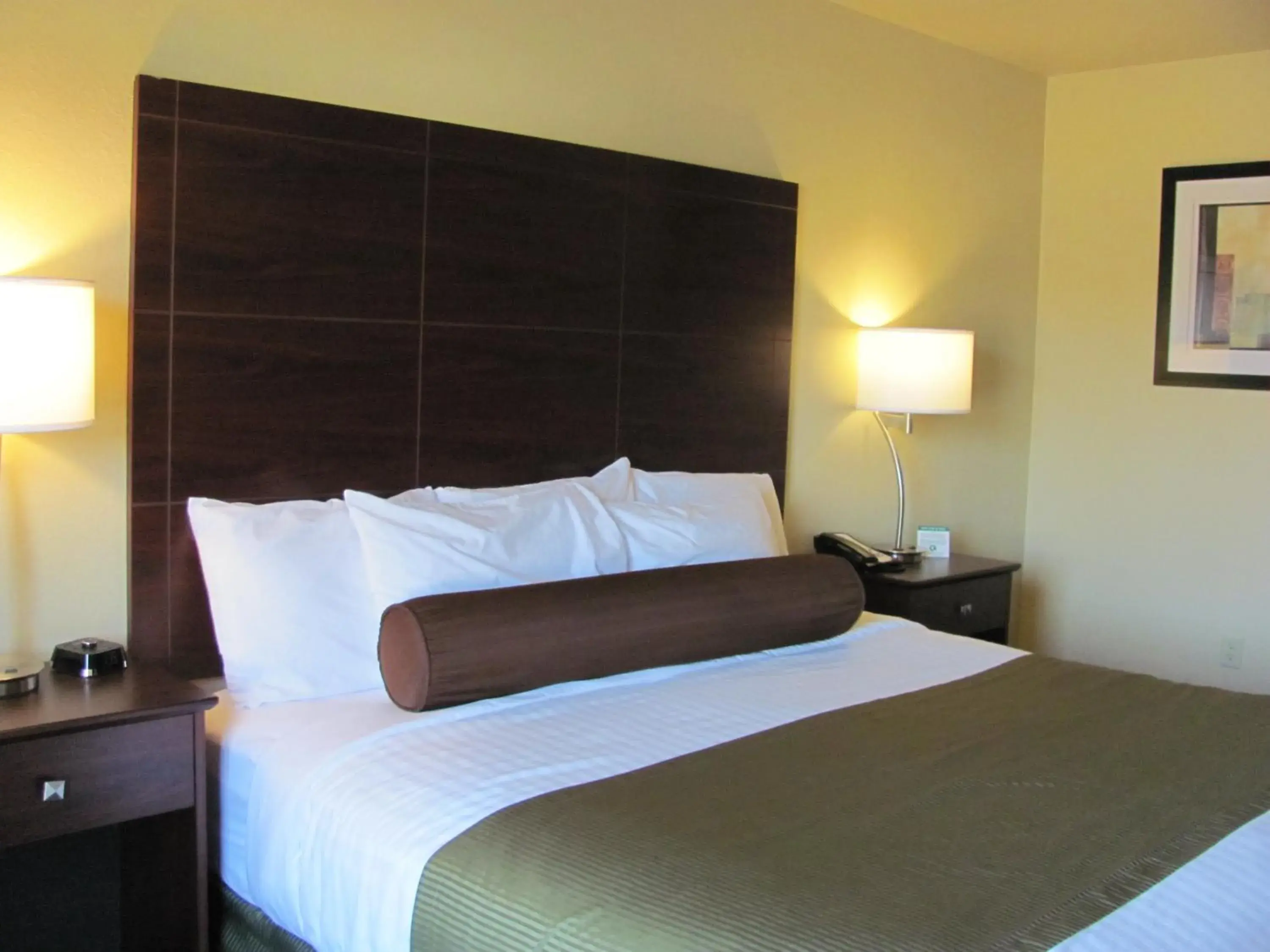 Bed in Cobblestone Inn & Suites - Ambridge Bed in Cobblestone Inn & Suites - Ambridge