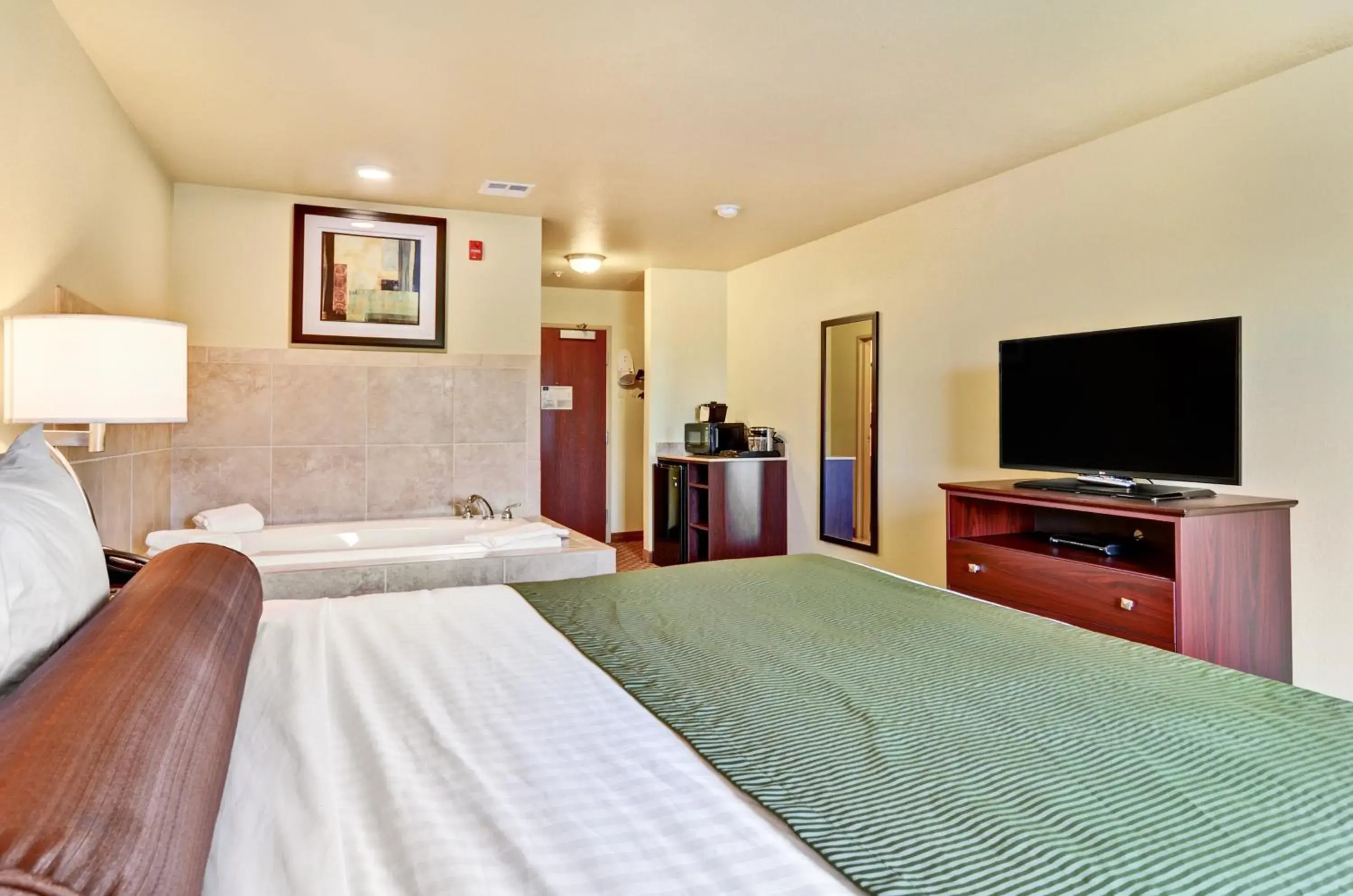 Bed in Cobblestone Inn & Suites - Ambridge Bed in Cobblestone Inn & Suites - Ambridge