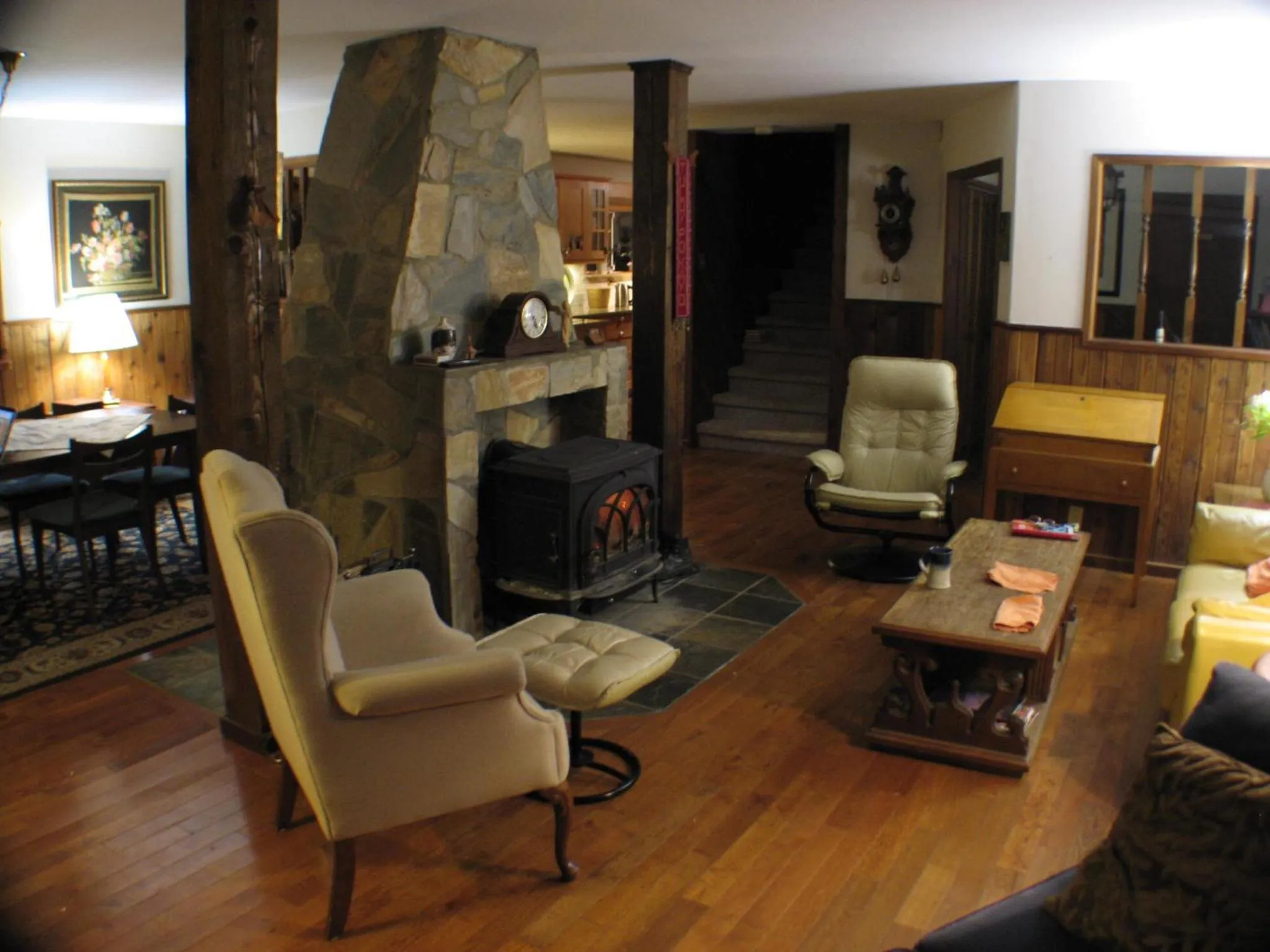 Living room in Cedar Song B&B