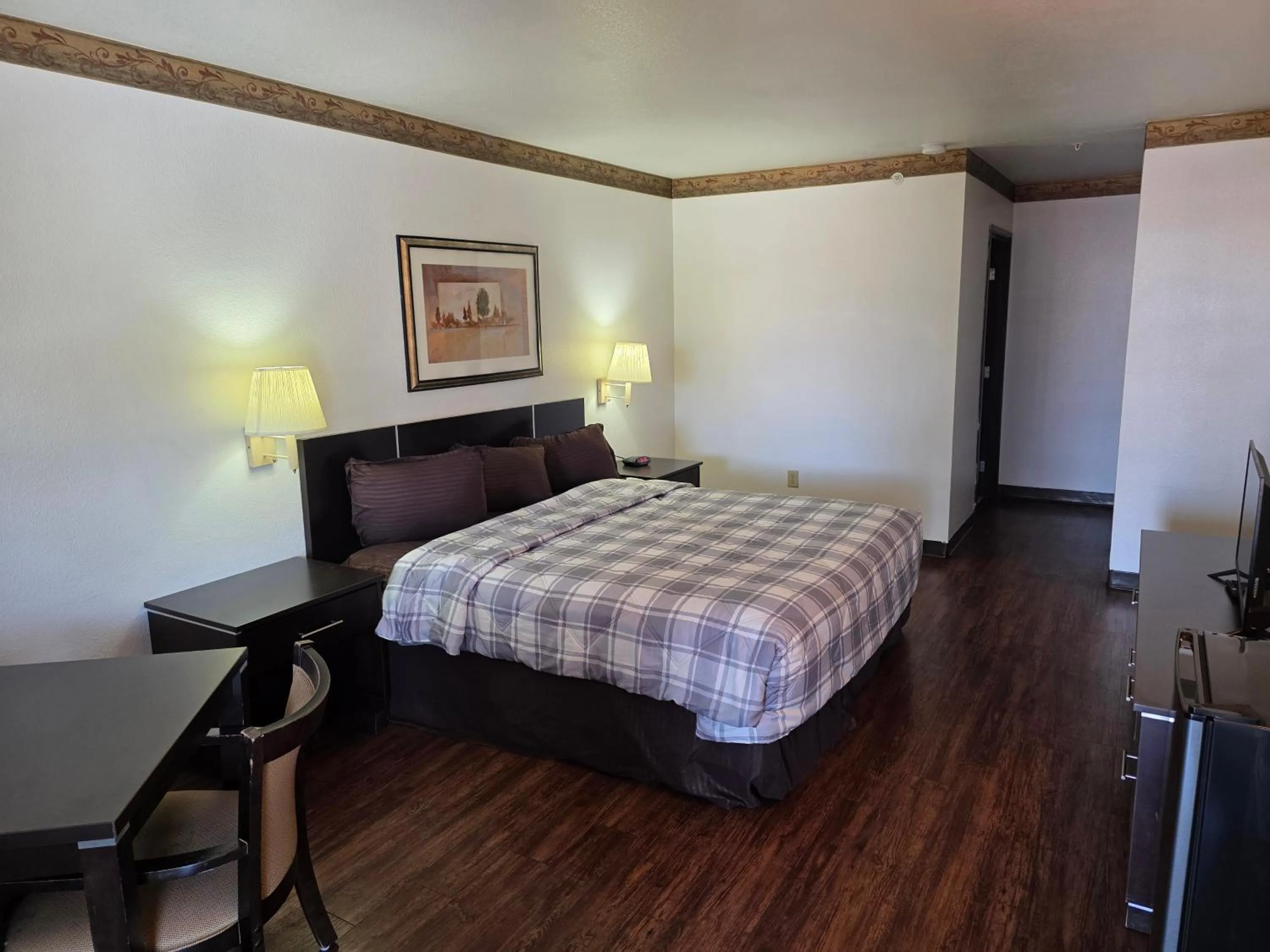Bed in American Inn & Suites
