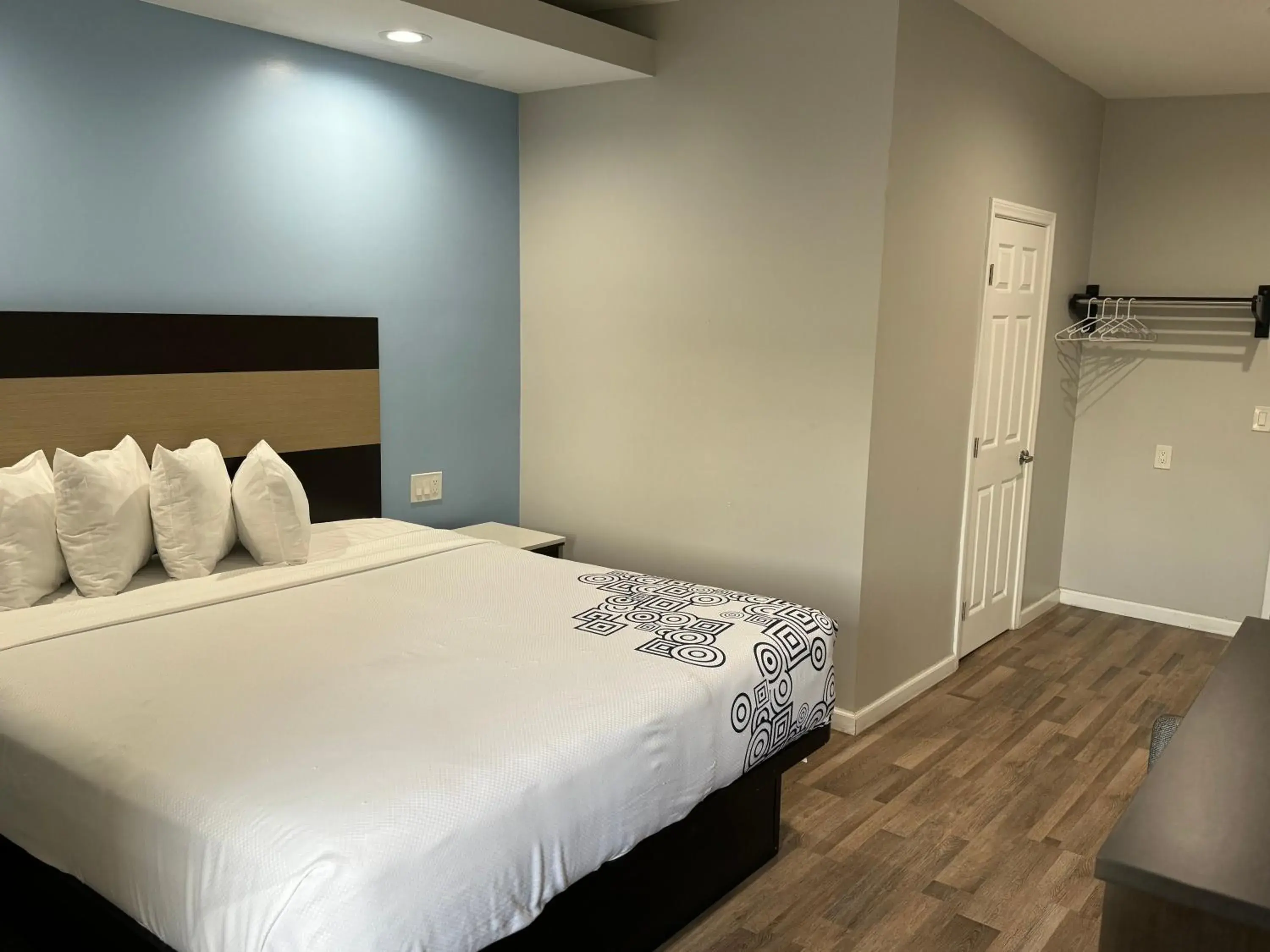 Bed in Moonlite Inn Bed in Moonlite Inn