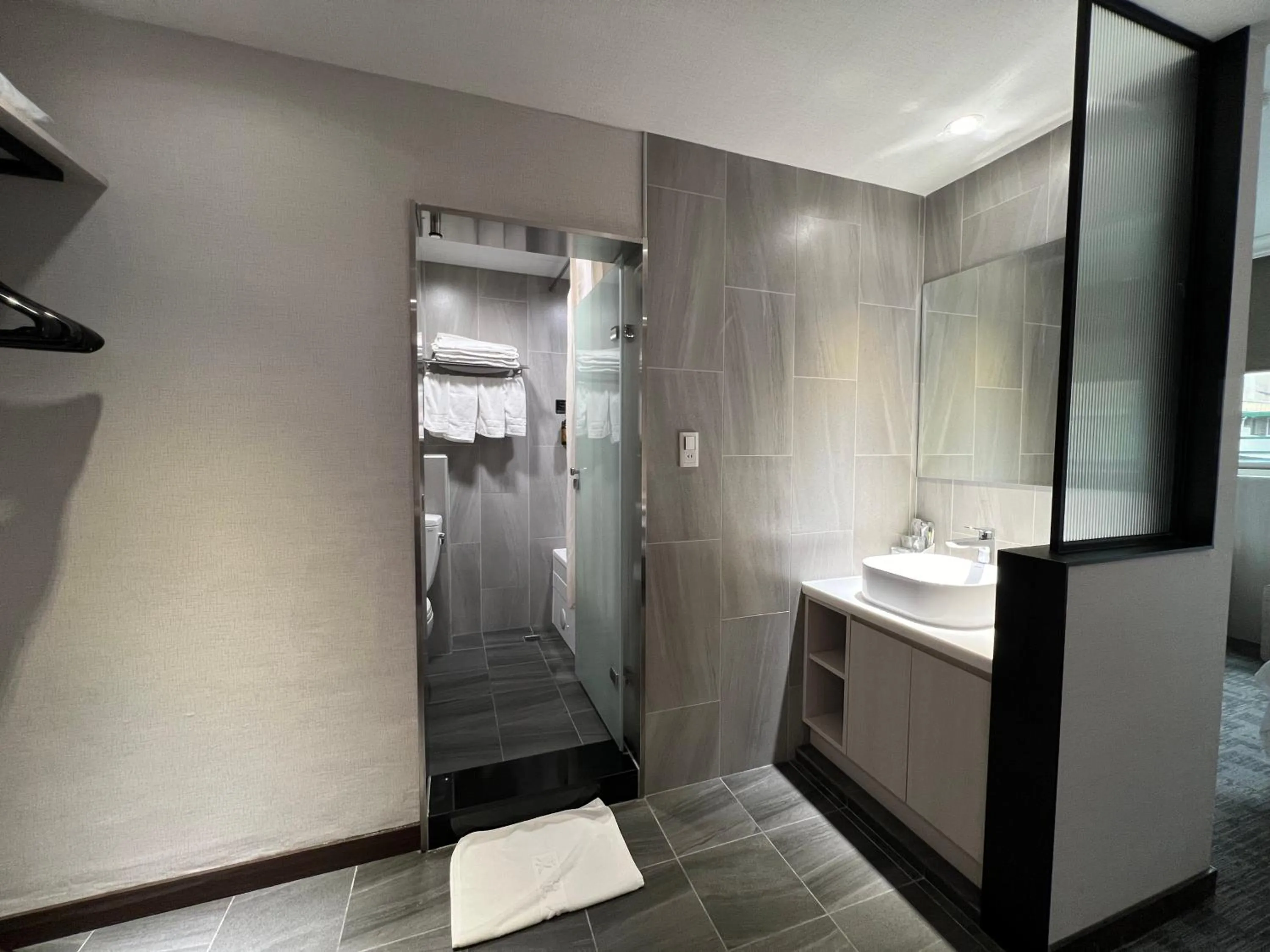 Bathroom in East Dragon Hotel