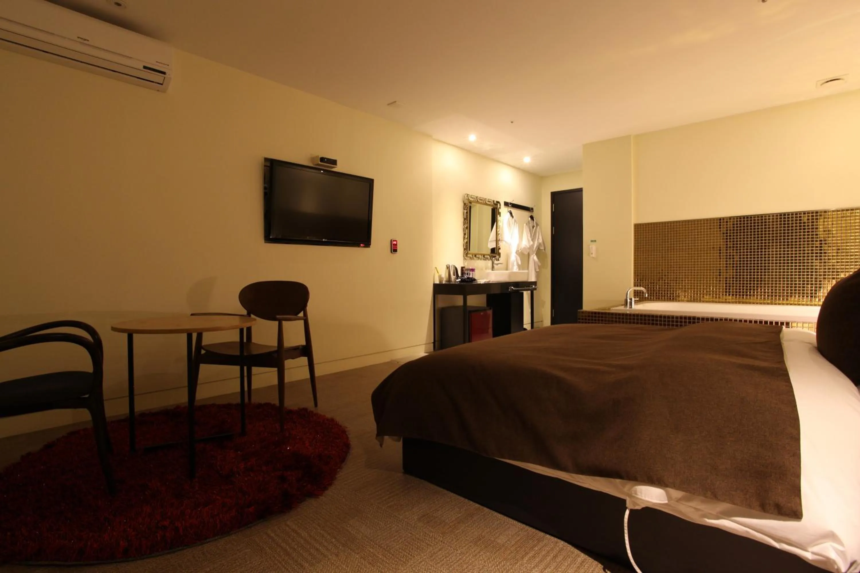 Photo of the whole room, Bed in Hotel Banwol