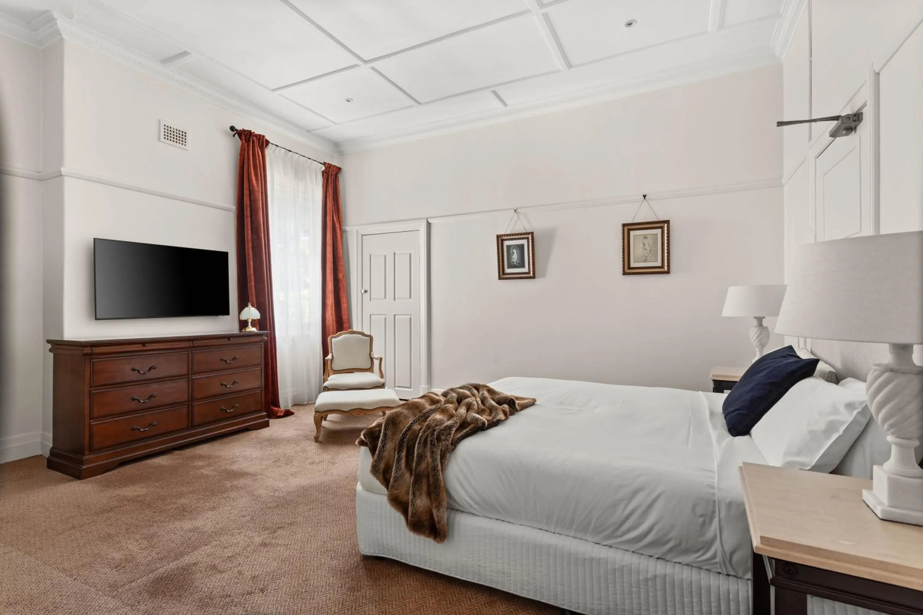 Bedroom, Bed in The Robertson Hotel