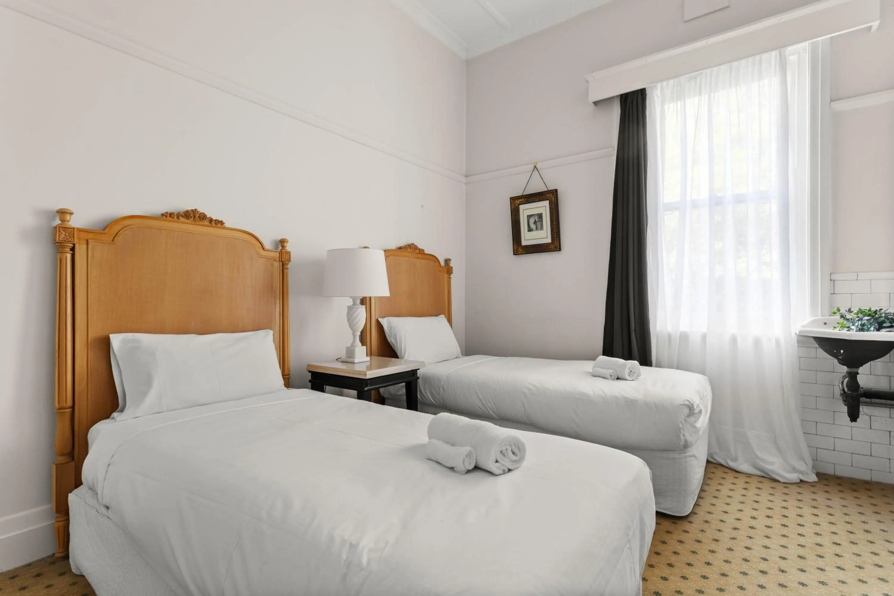 Bedroom, Bed in The Robertson Hotel