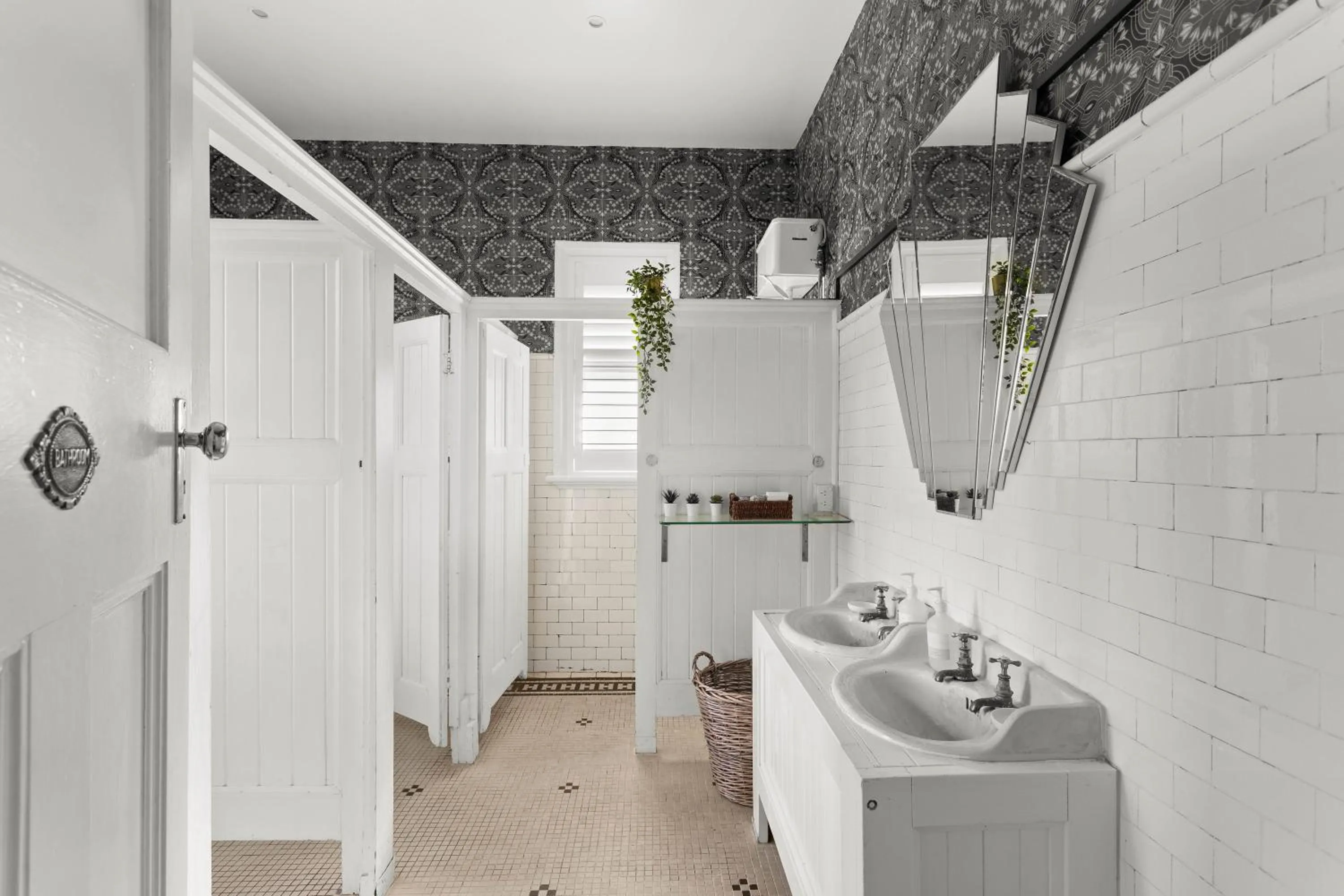 Shower in The Robertson Hotel