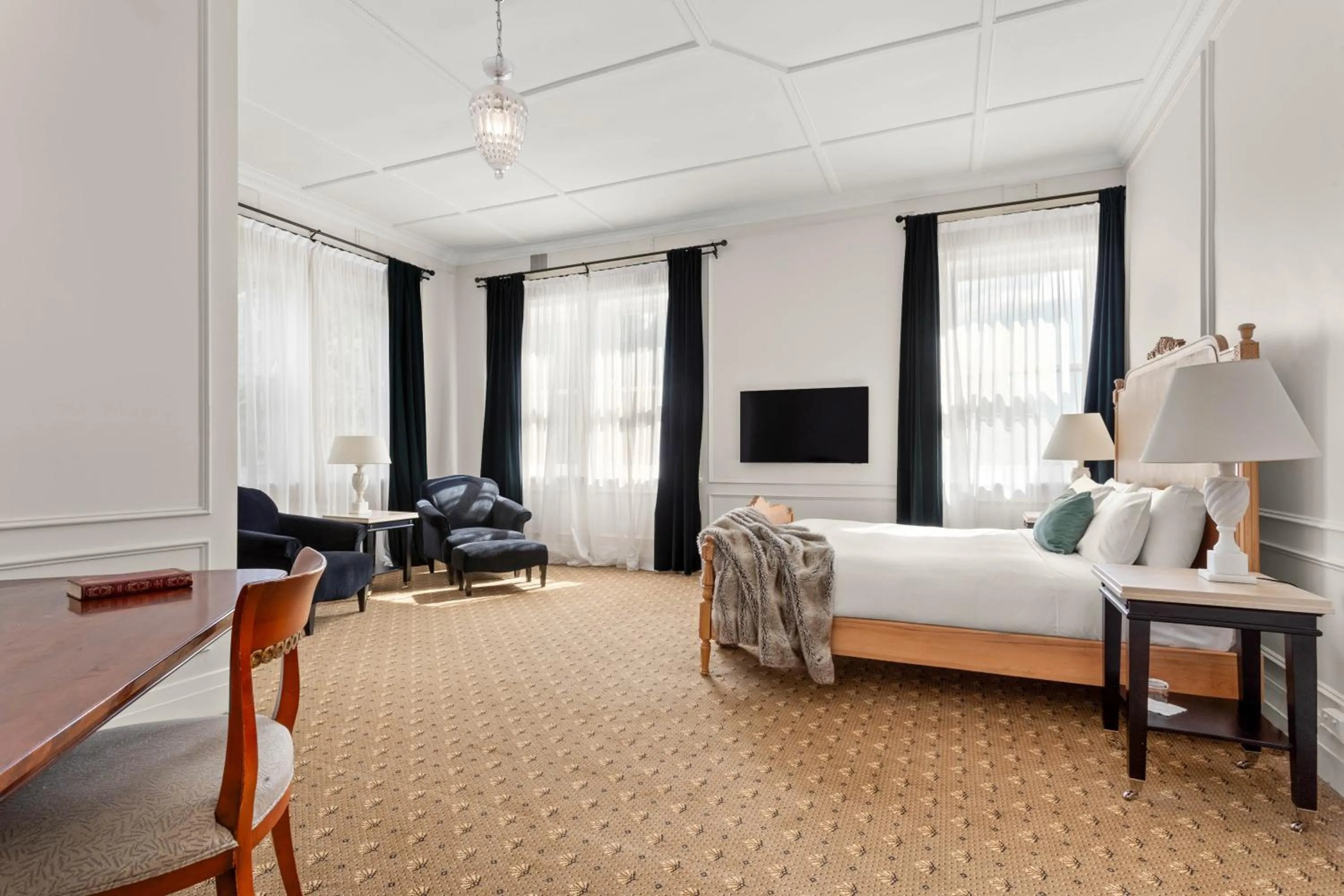 Bedroom, Bed in The Robertson Hotel