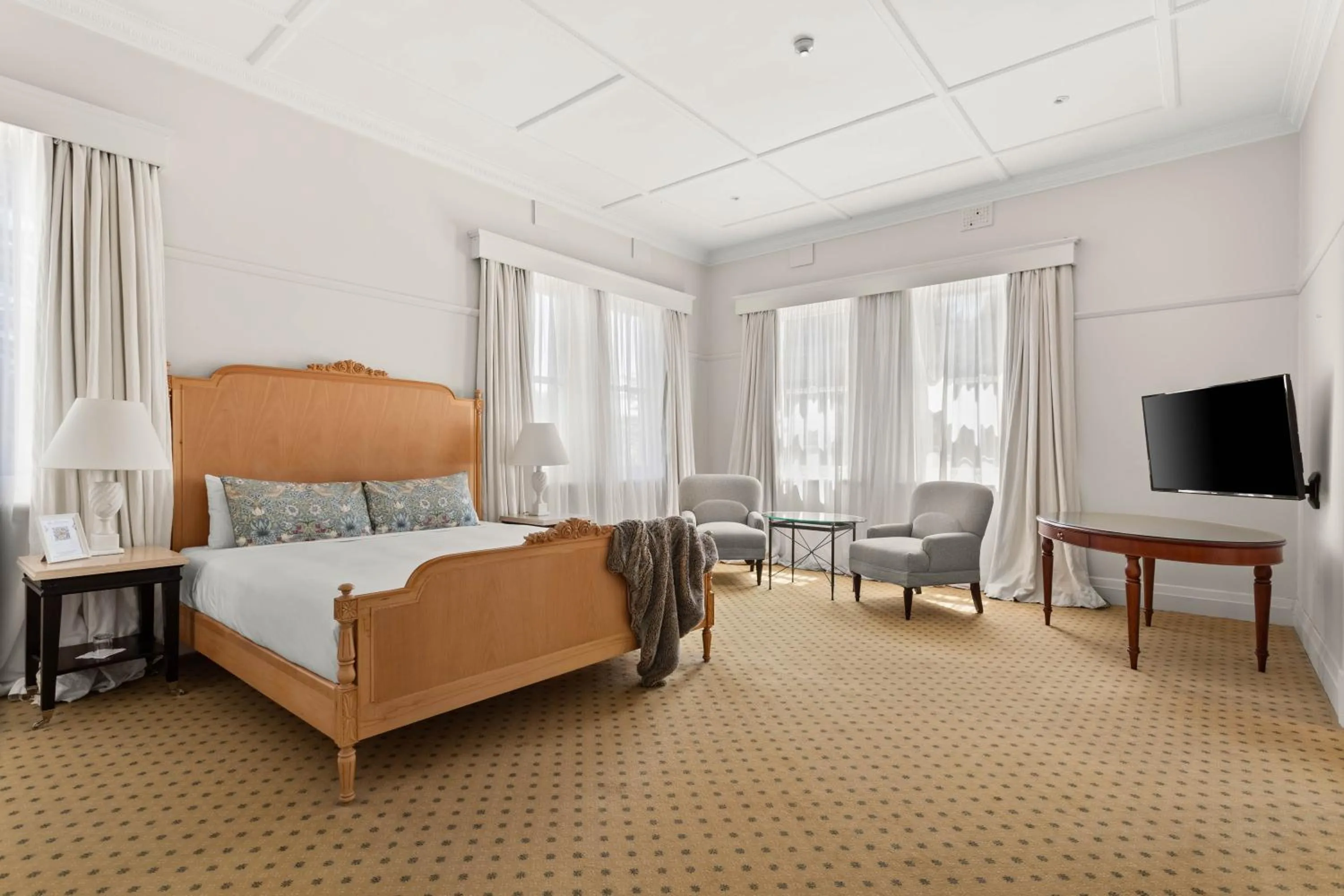 Bedroom, Bed in The Robertson Hotel