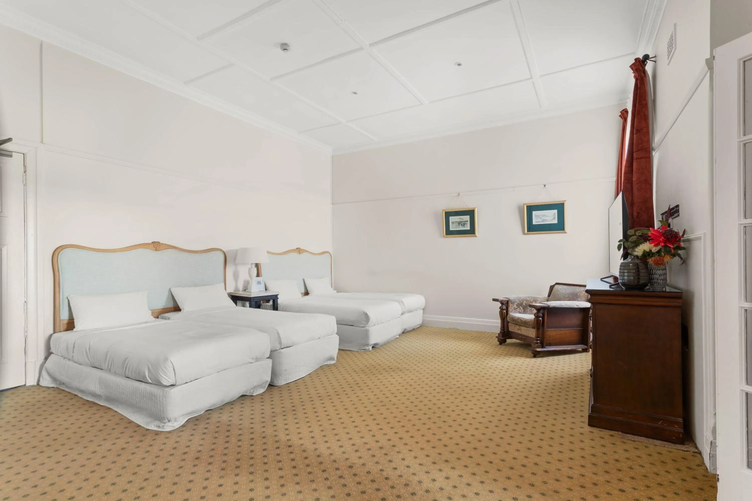 Bedroom, Bed in The Robertson Hotel