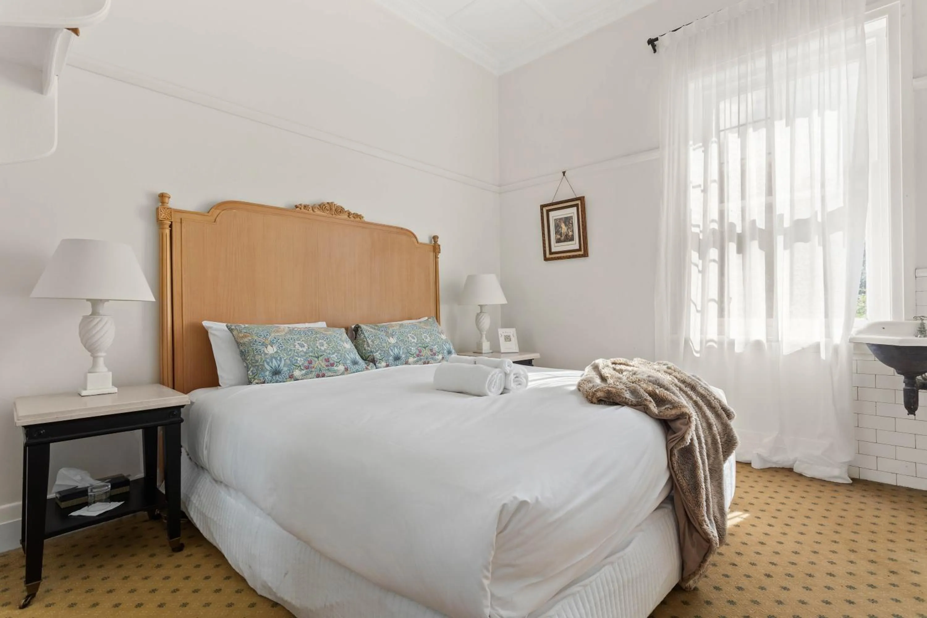 Bedroom, Bed in The Robertson Hotel