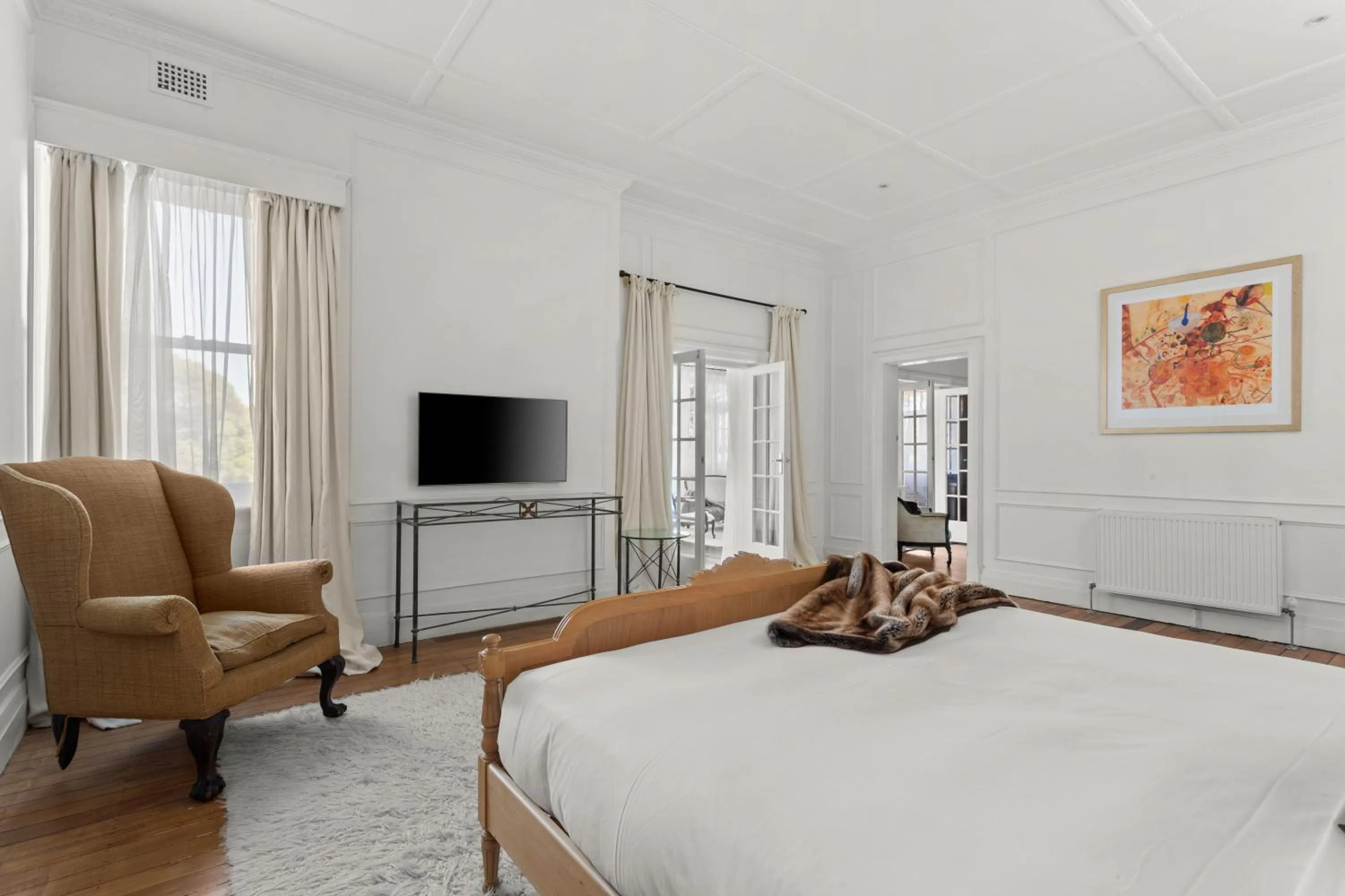 Bedroom, Bed in The Robertson Hotel