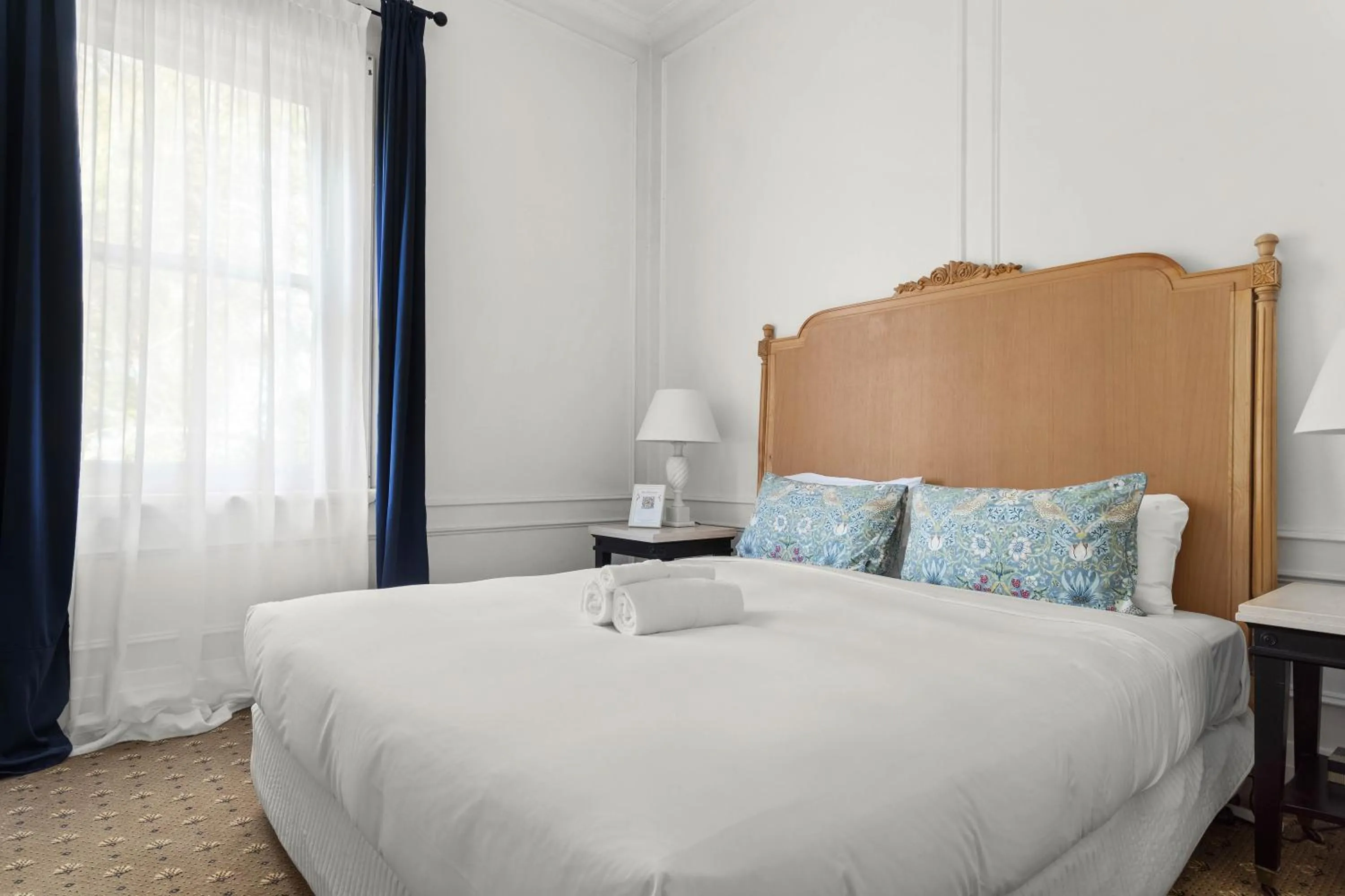 Bedroom, Bed in The Robertson Hotel