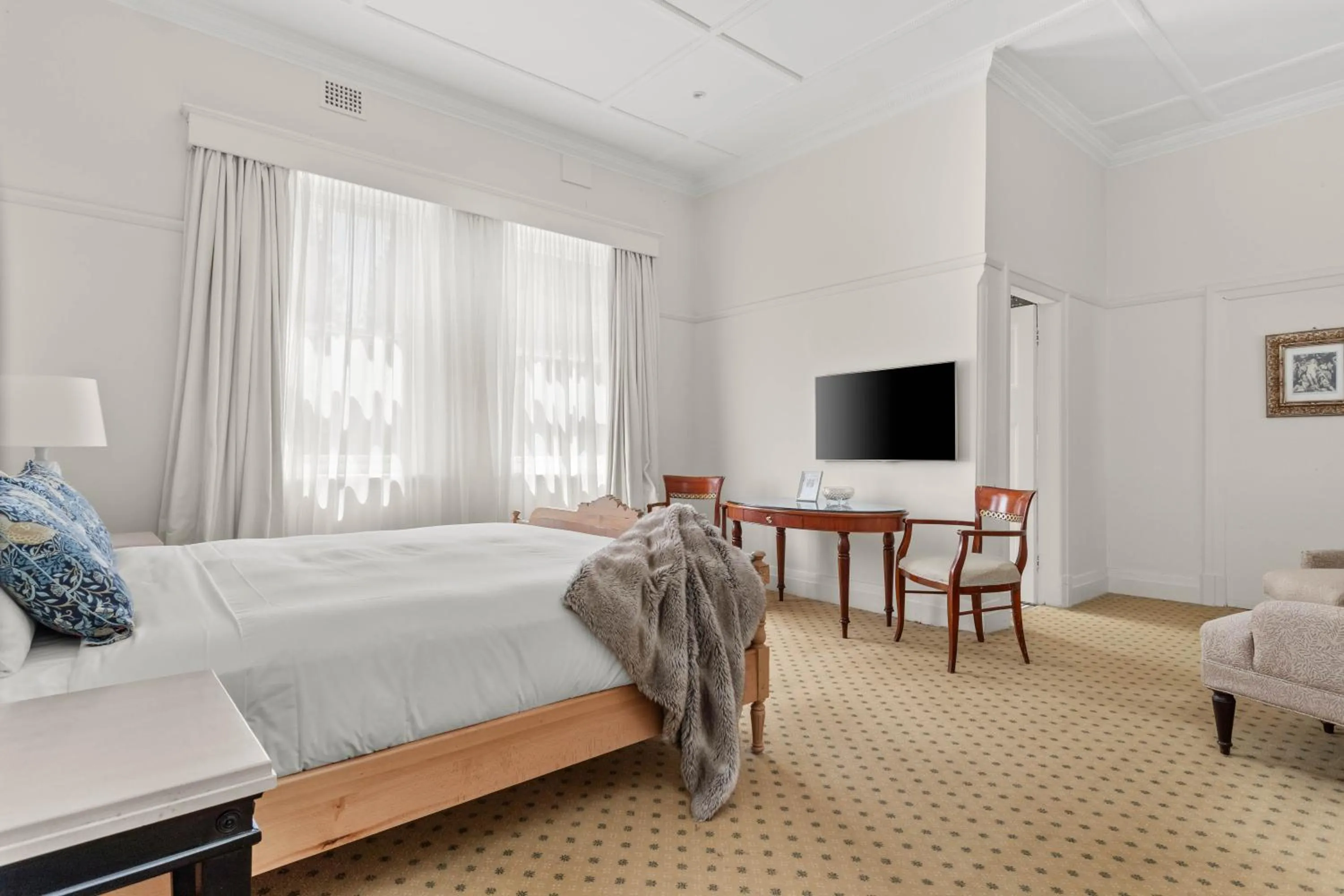 Bedroom, Bed in The Robertson Hotel