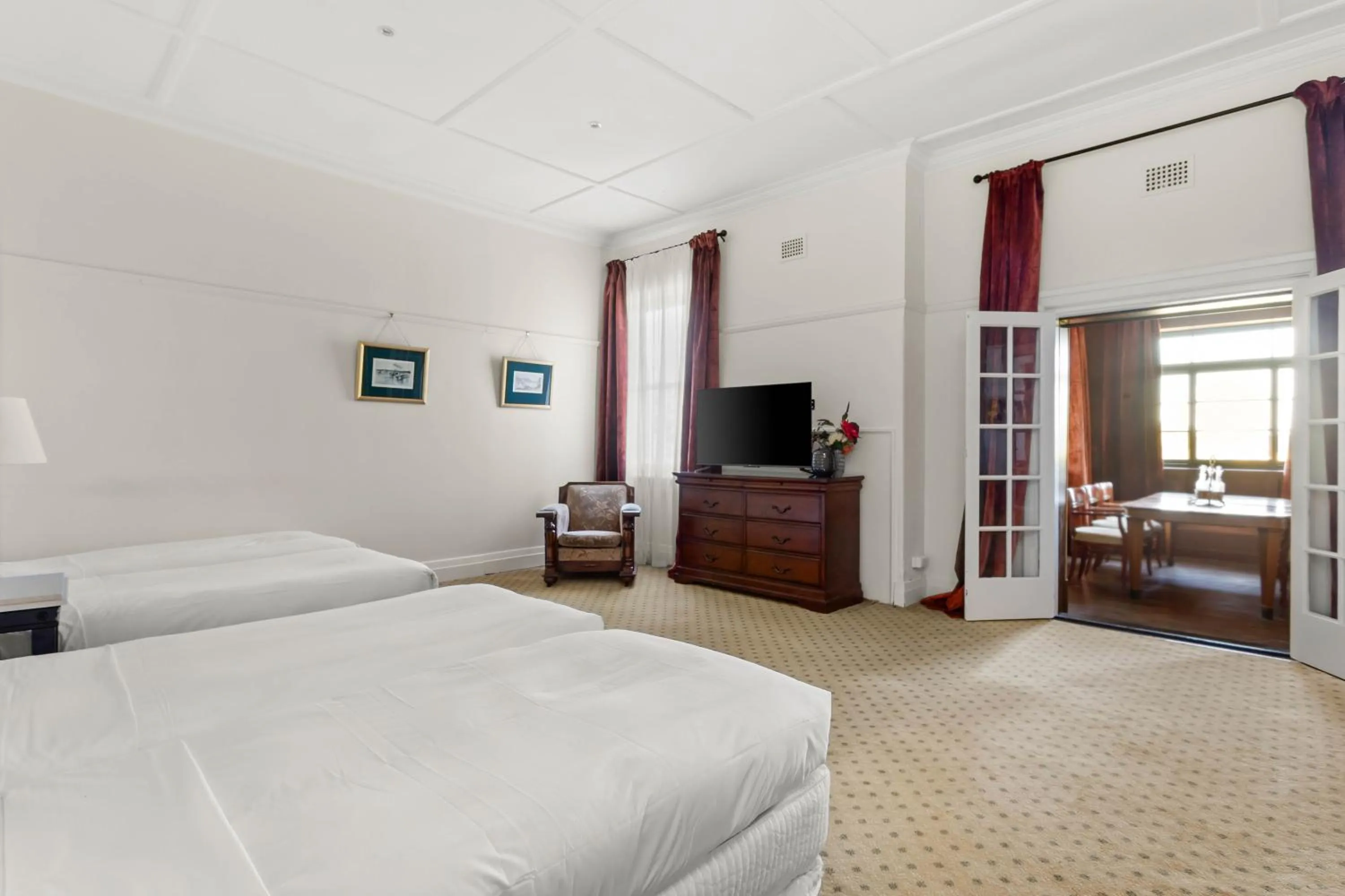 Bedroom, Bed in The Robertson Hotel